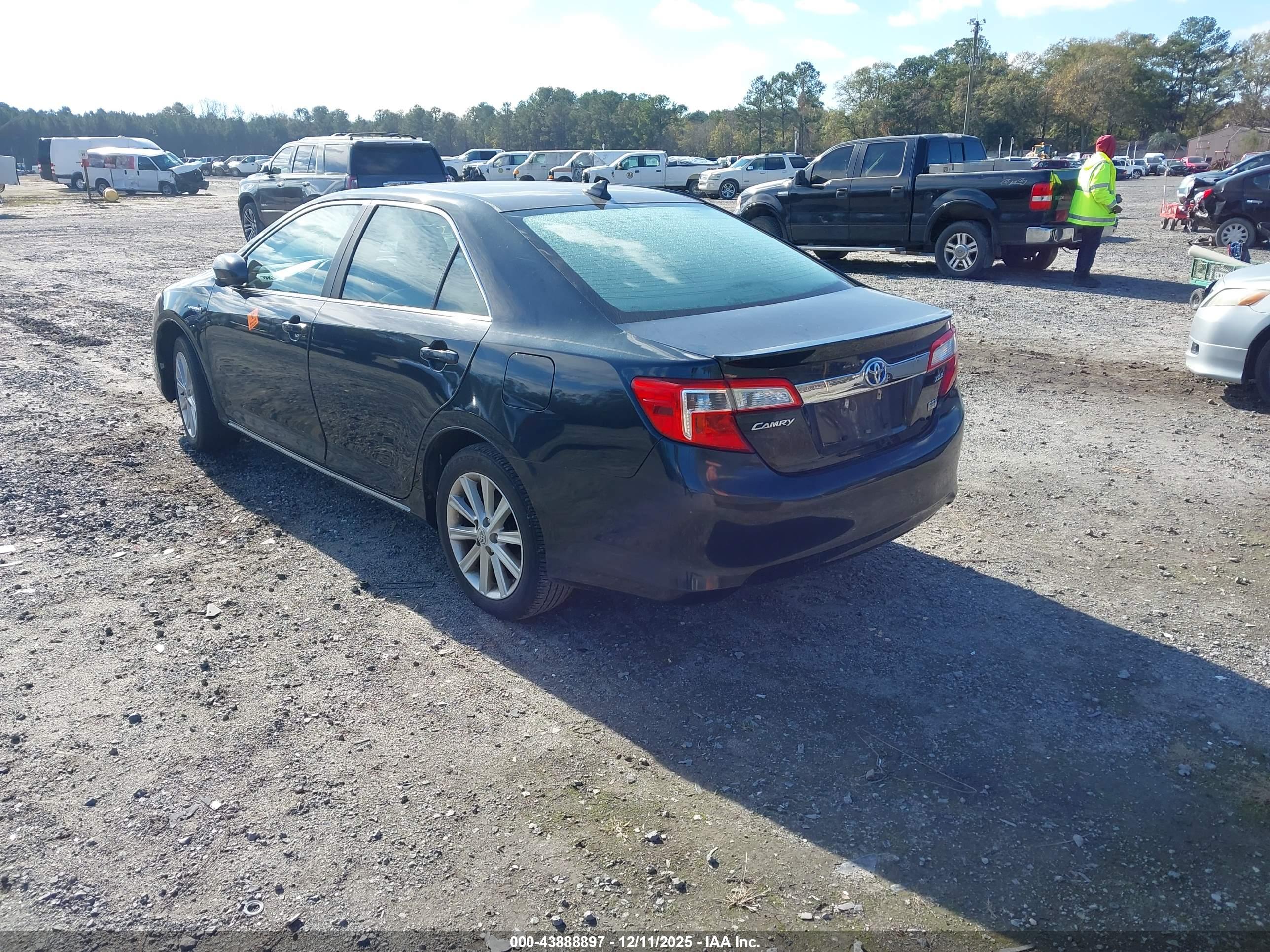 TOYOTA CAMRY image 3