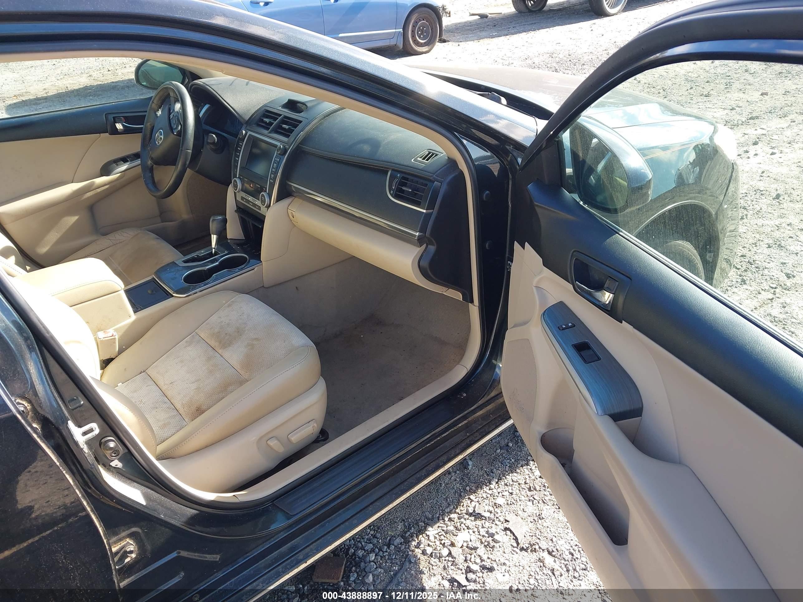 TOYOTA CAMRY image 5
