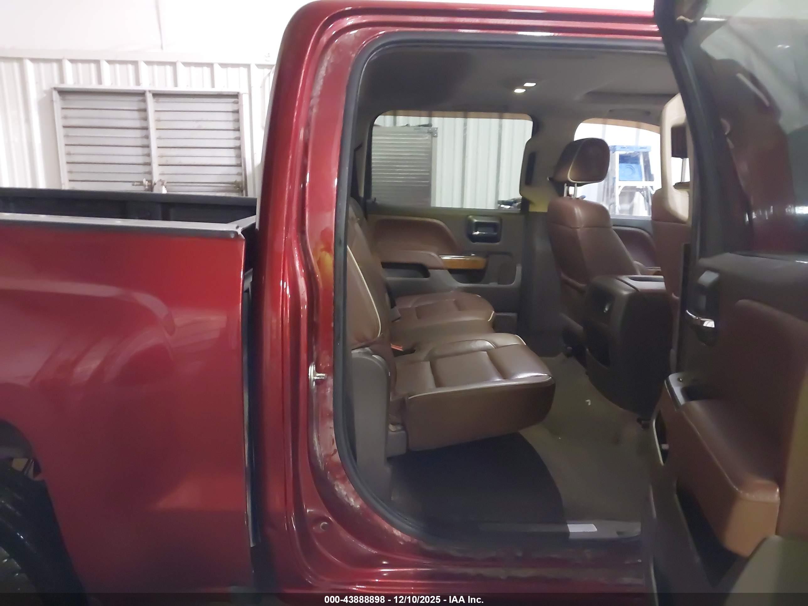 CHEVROLET SILVERADO image 8