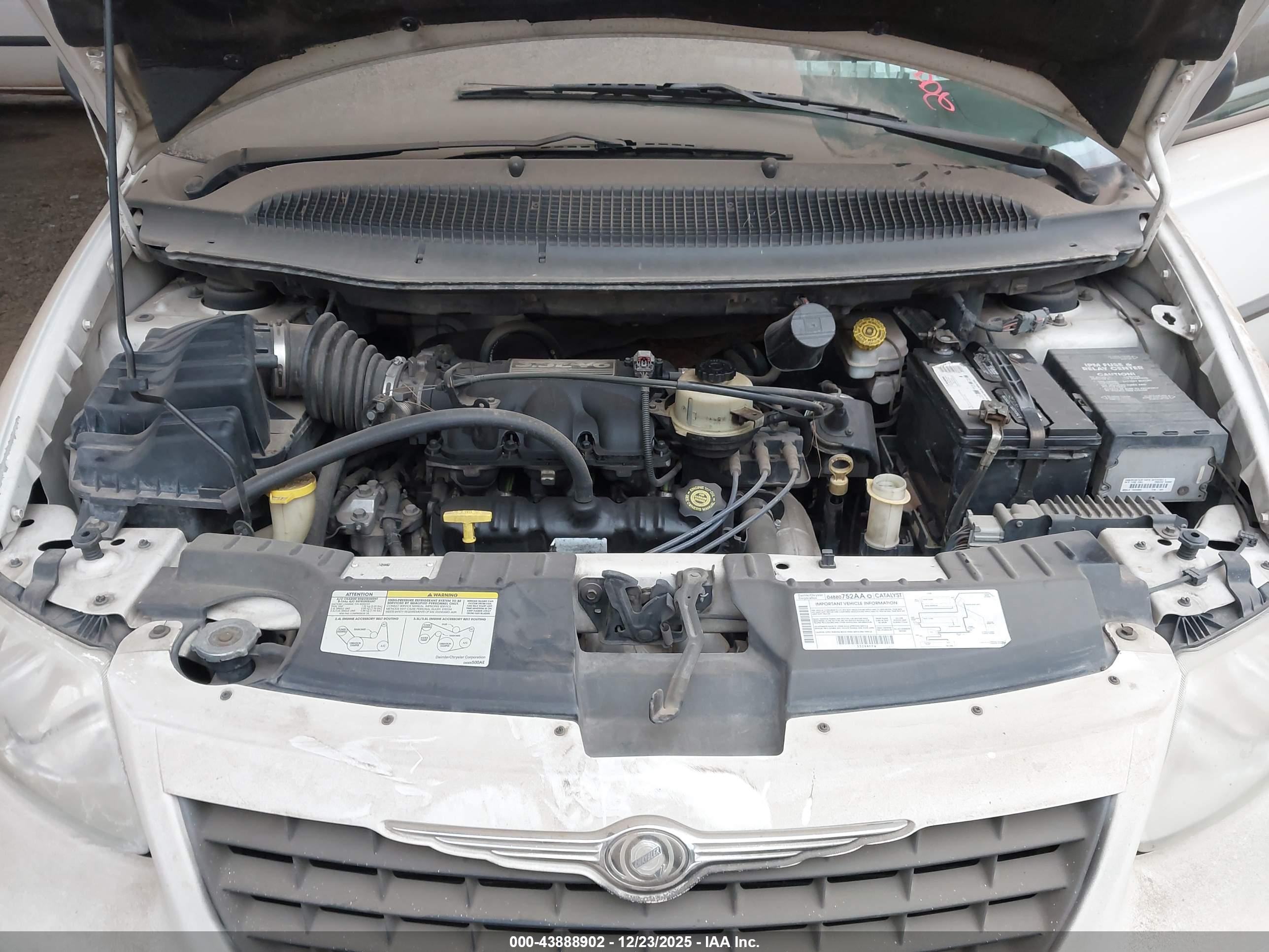 CHRYSLER VOYAGER image 10
