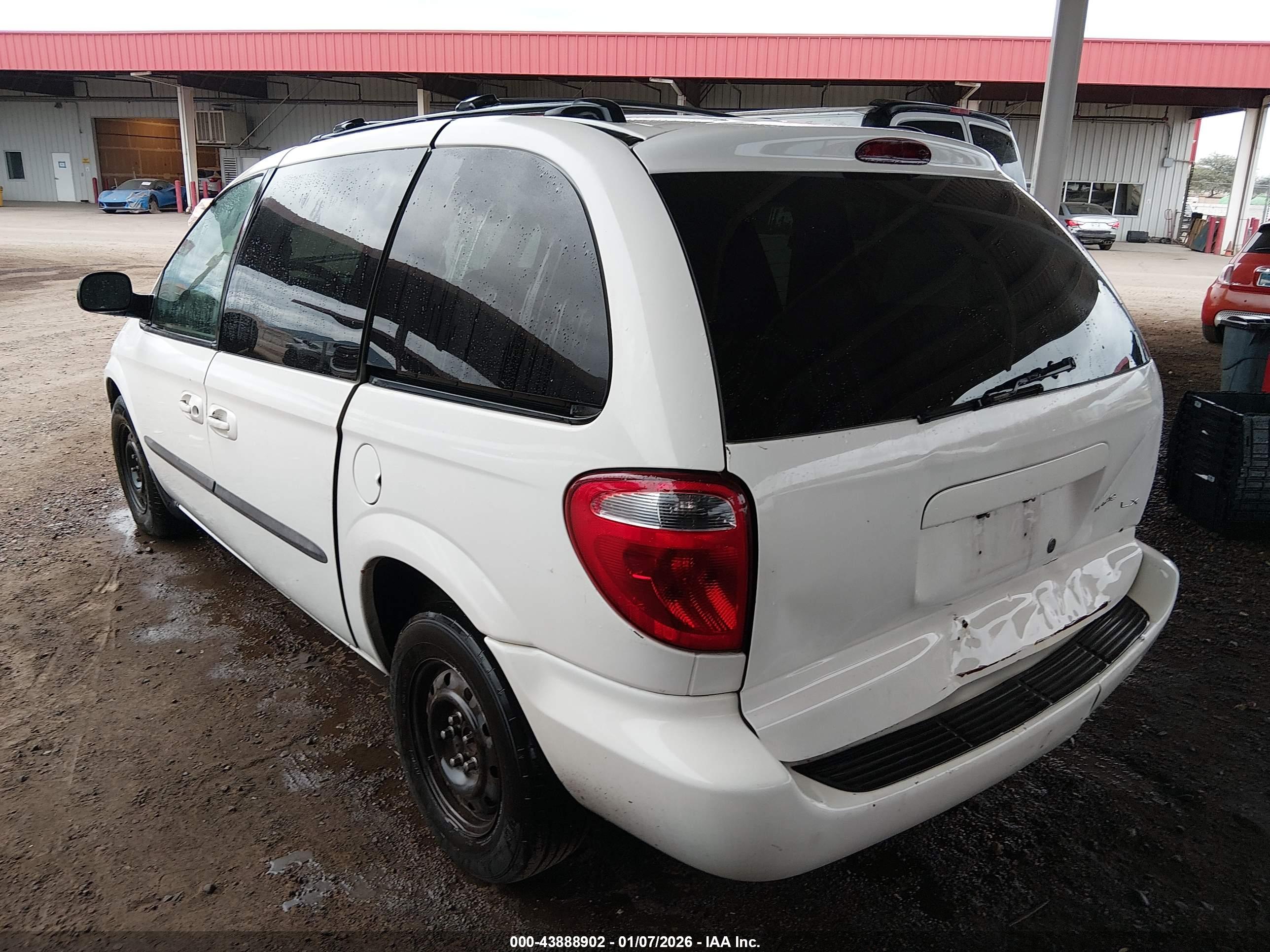CHRYSLER VOYAGER image 3