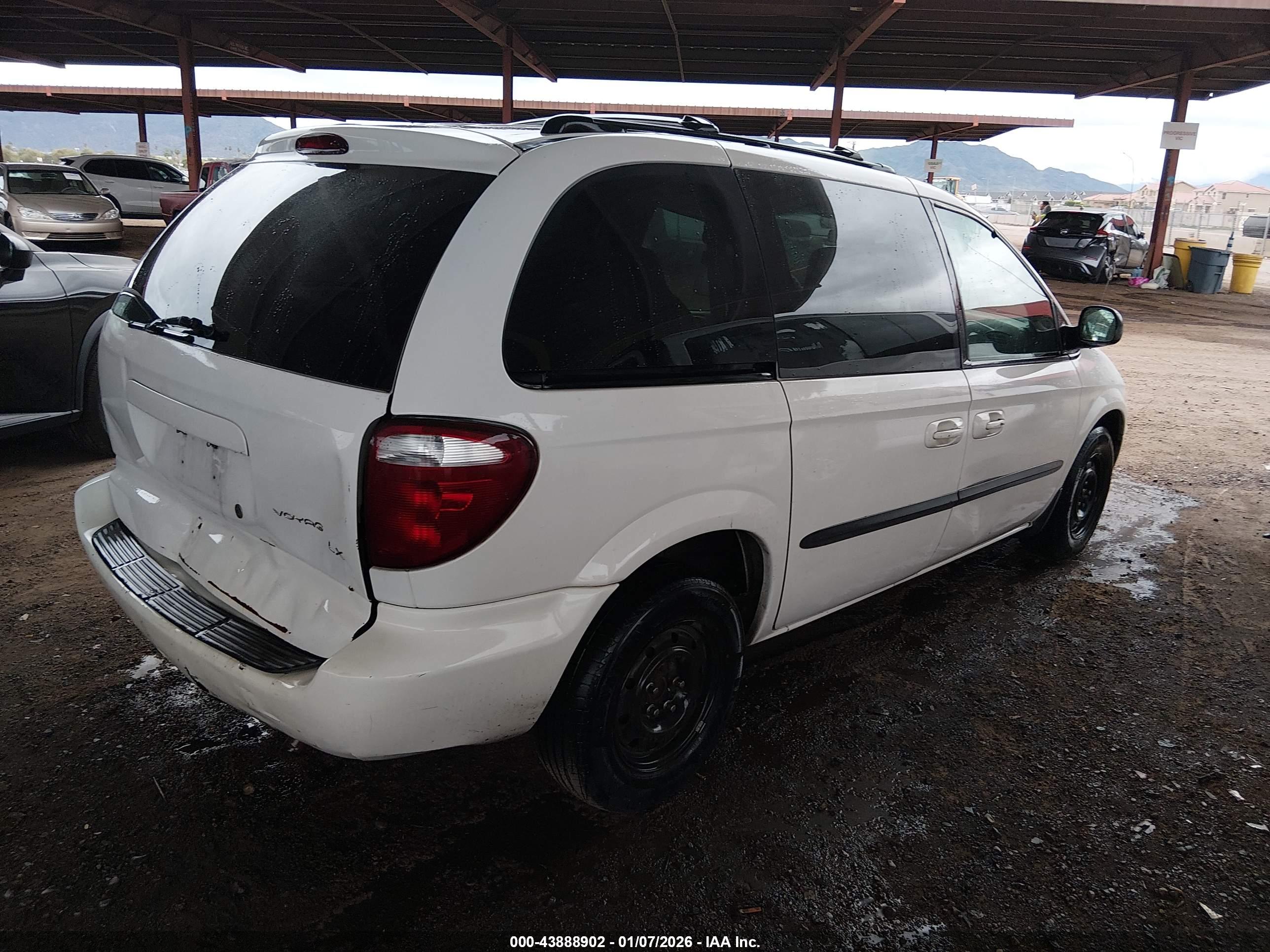CHRYSLER VOYAGER image 4
