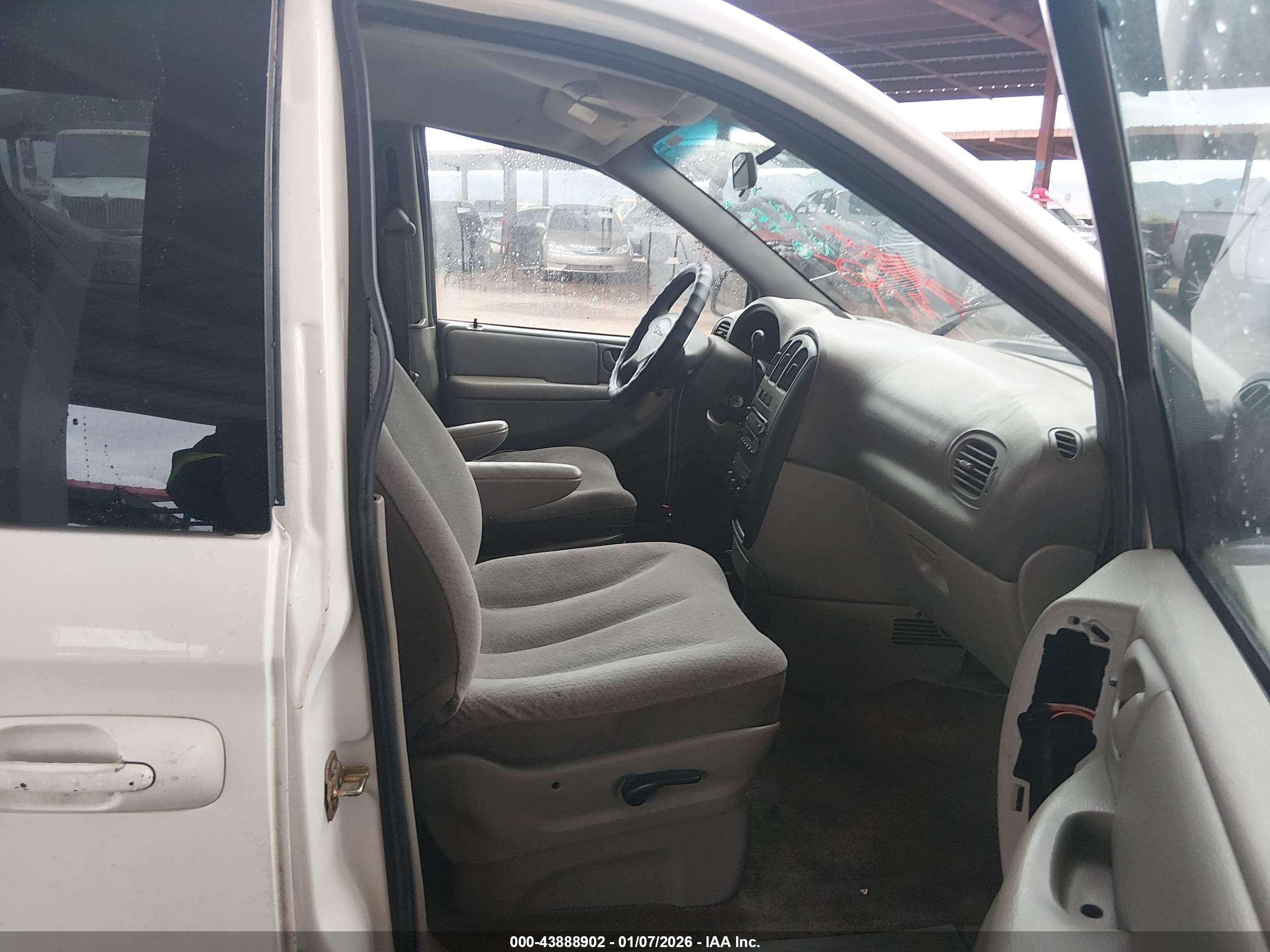 CHRYSLER VOYAGER image 5