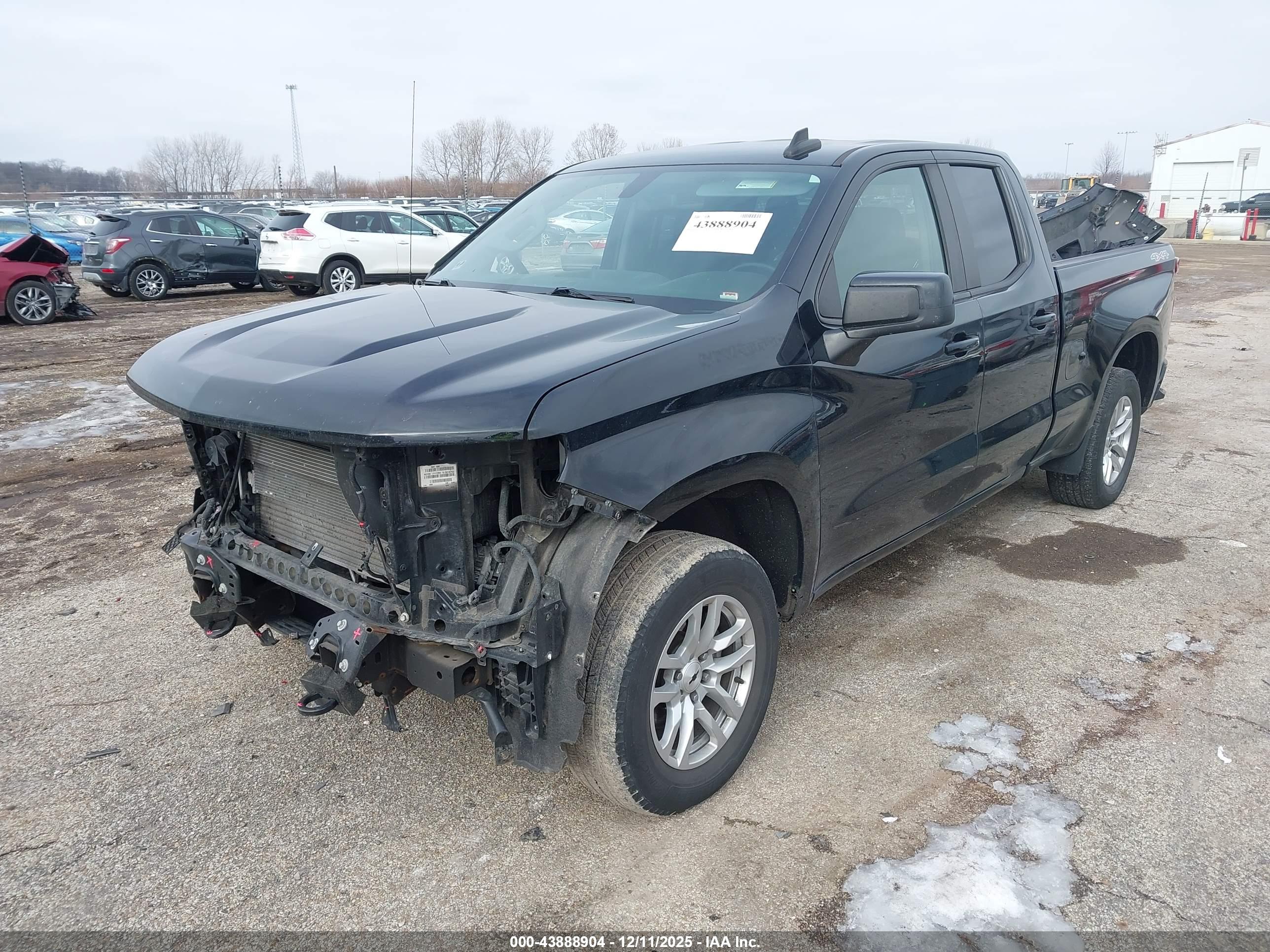 CHEVROLET SILVERADO image 2