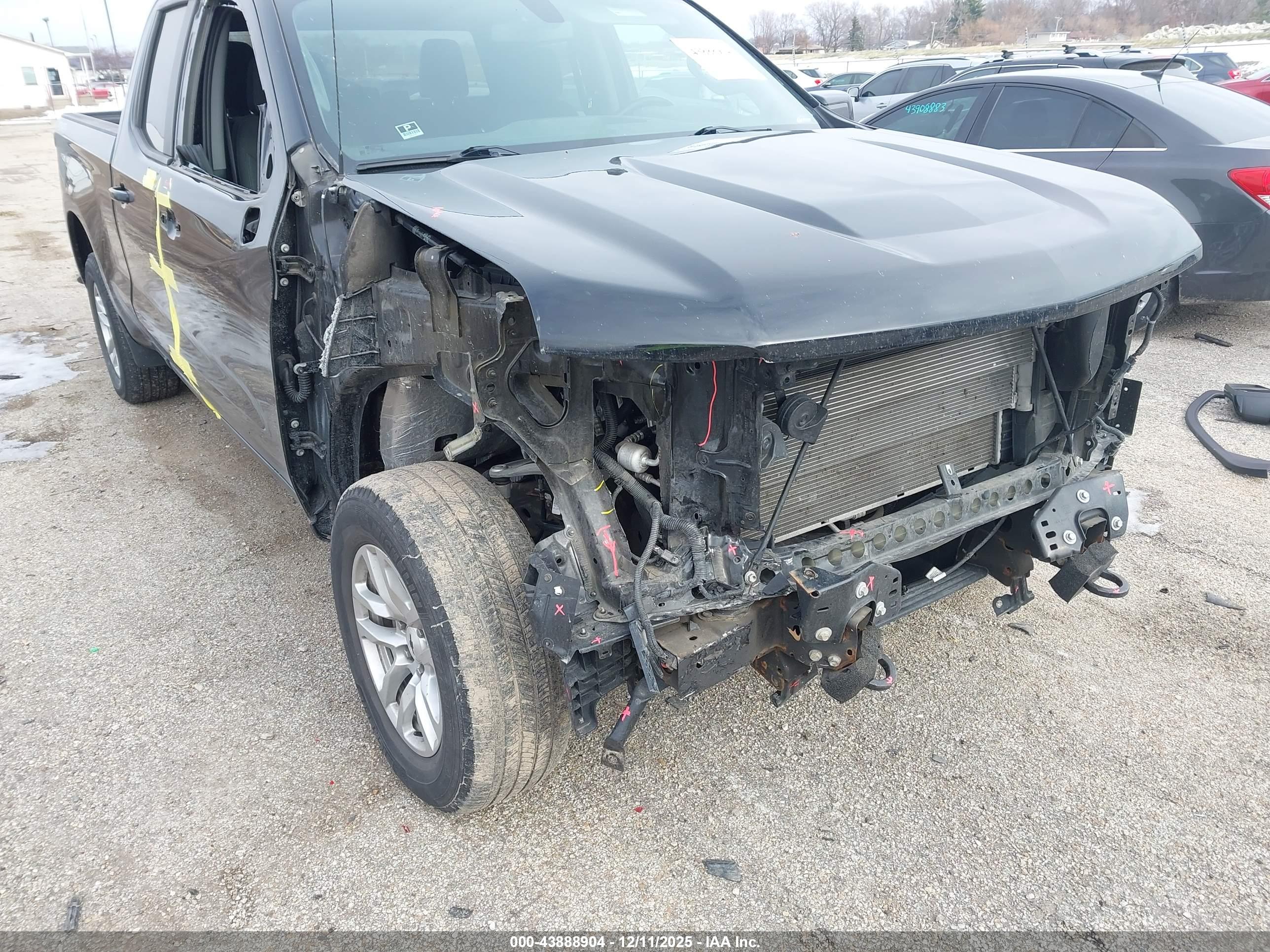 CHEVROLET SILVERADO image 6