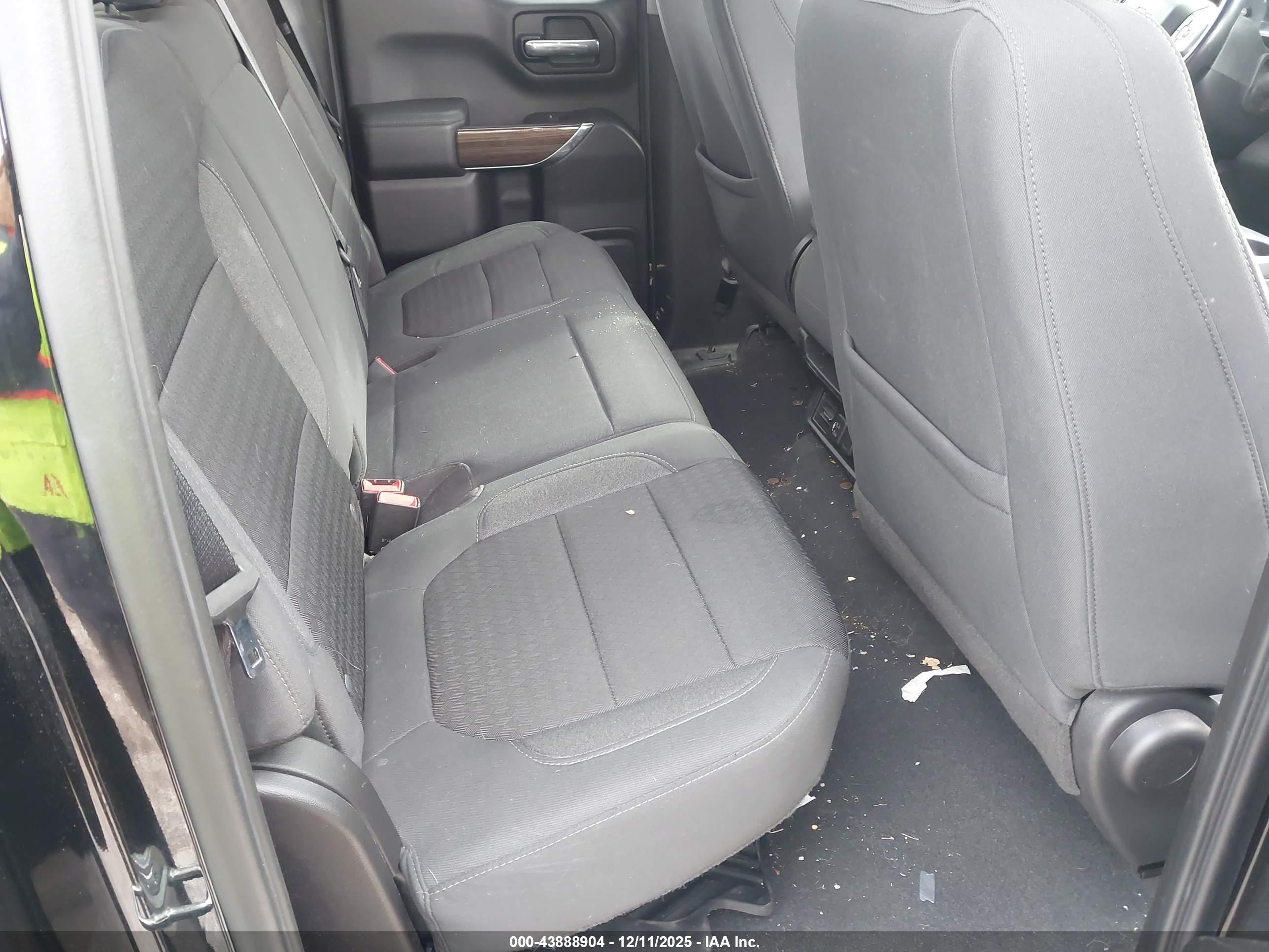 CHEVROLET SILVERADO image 8