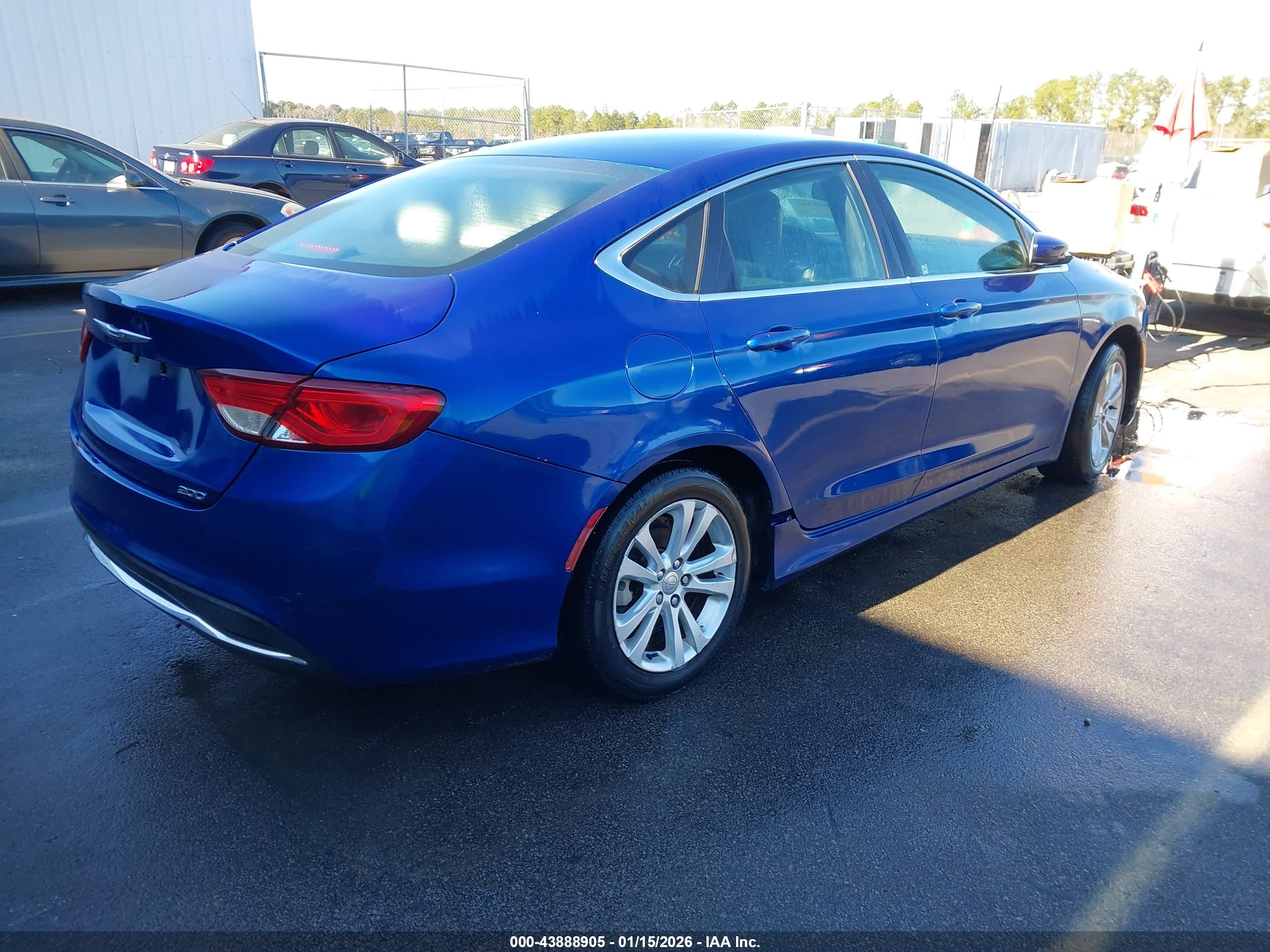 CHRYSLER 200 image 4