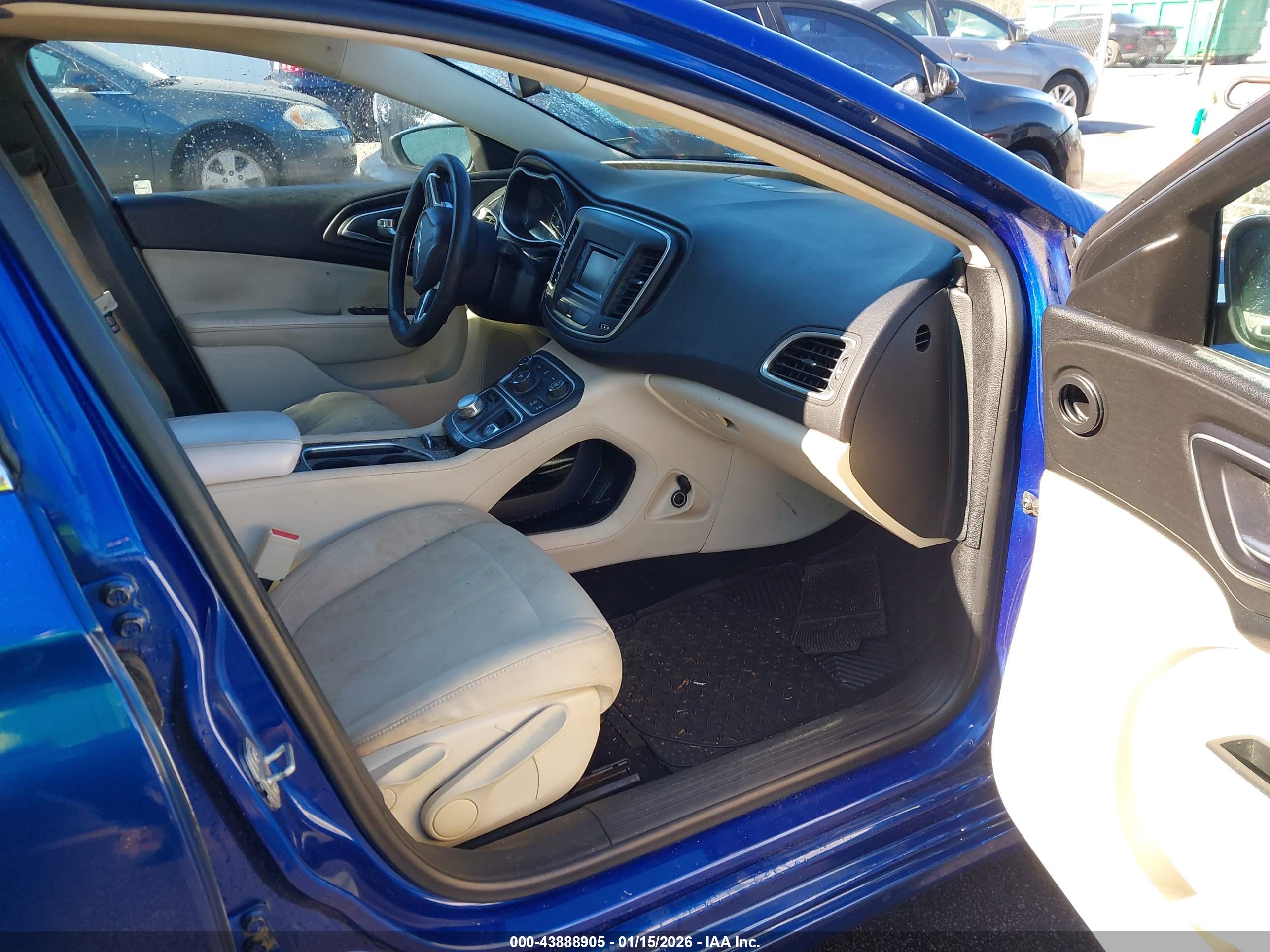 CHRYSLER 200 image 5