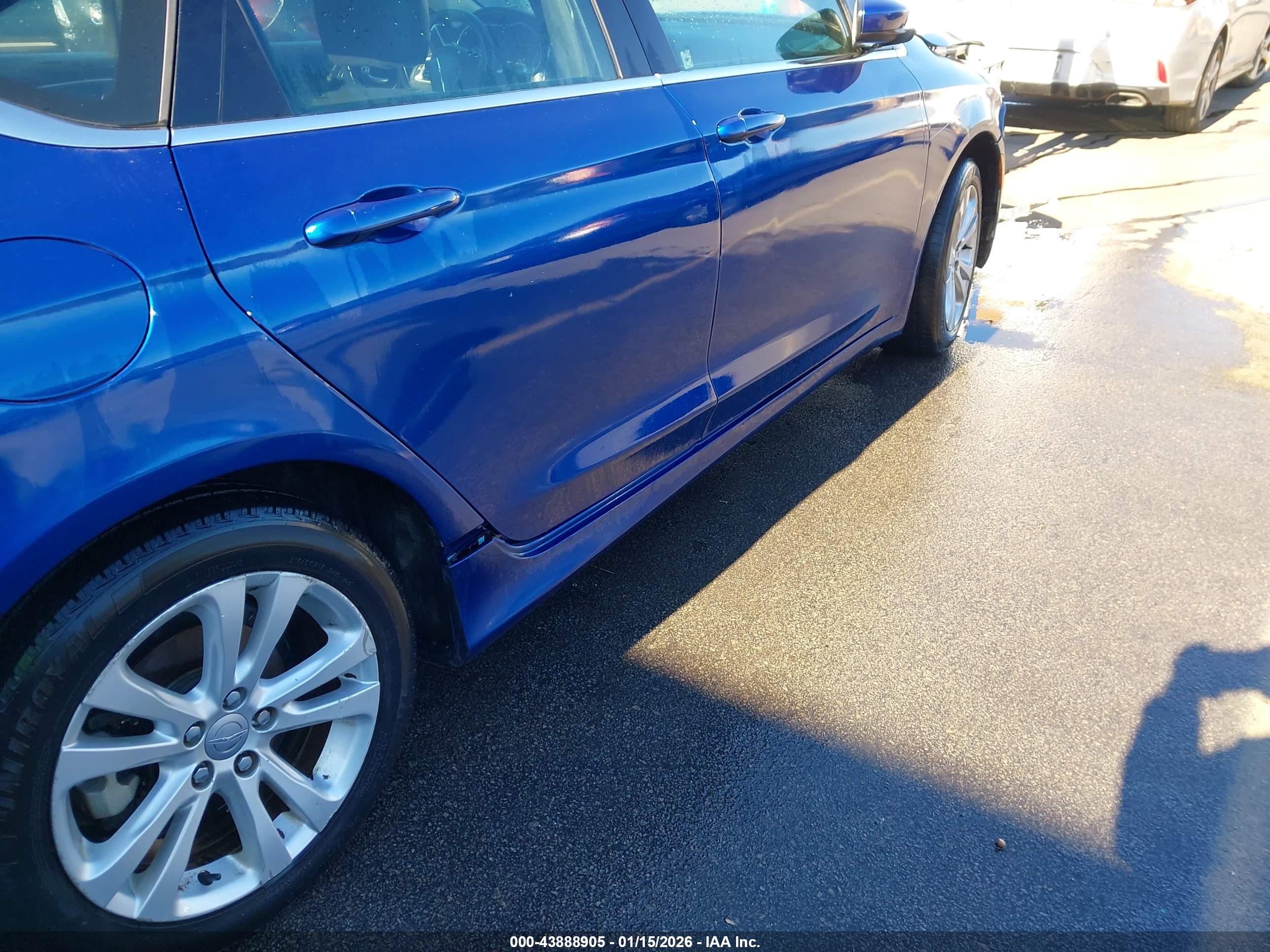 CHRYSLER 200 image 6