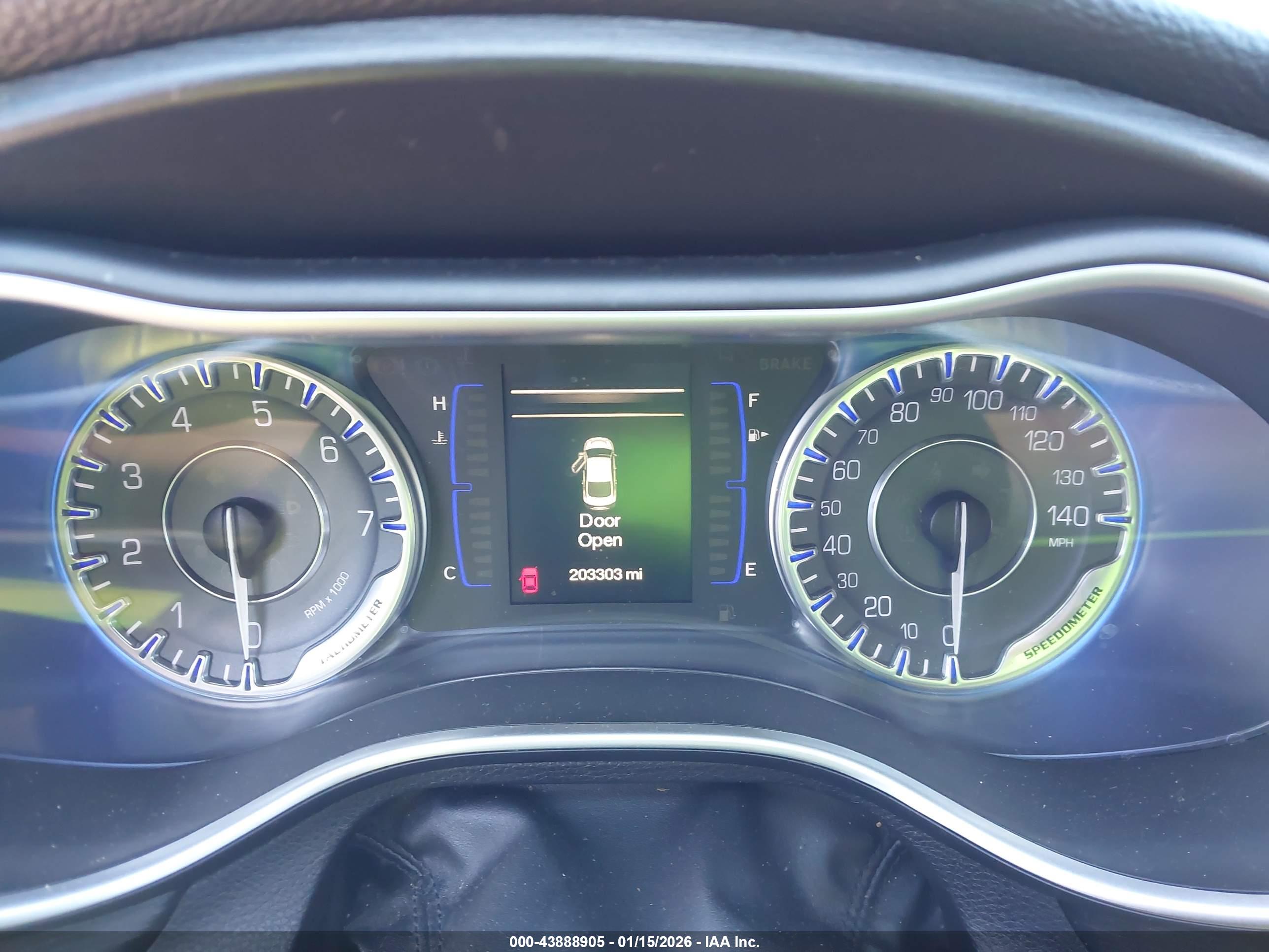 CHRYSLER 200 image 7