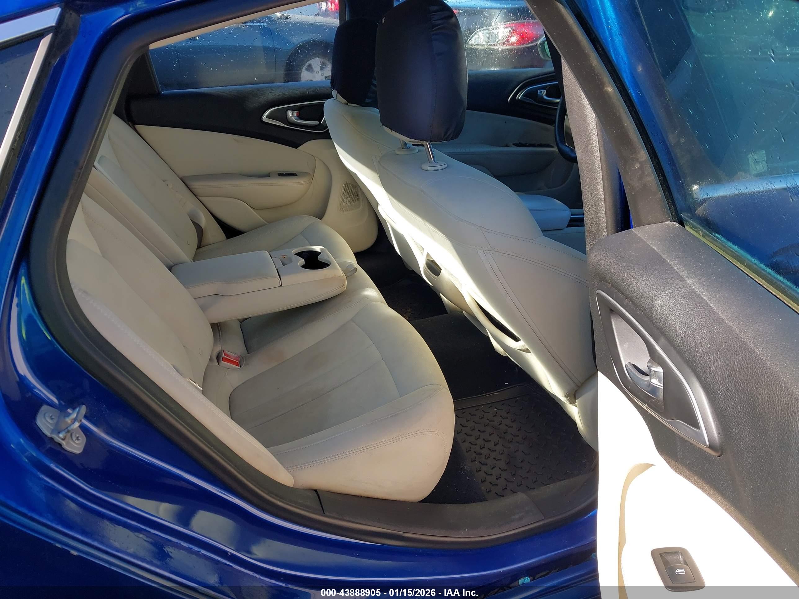 CHRYSLER 200 image 8