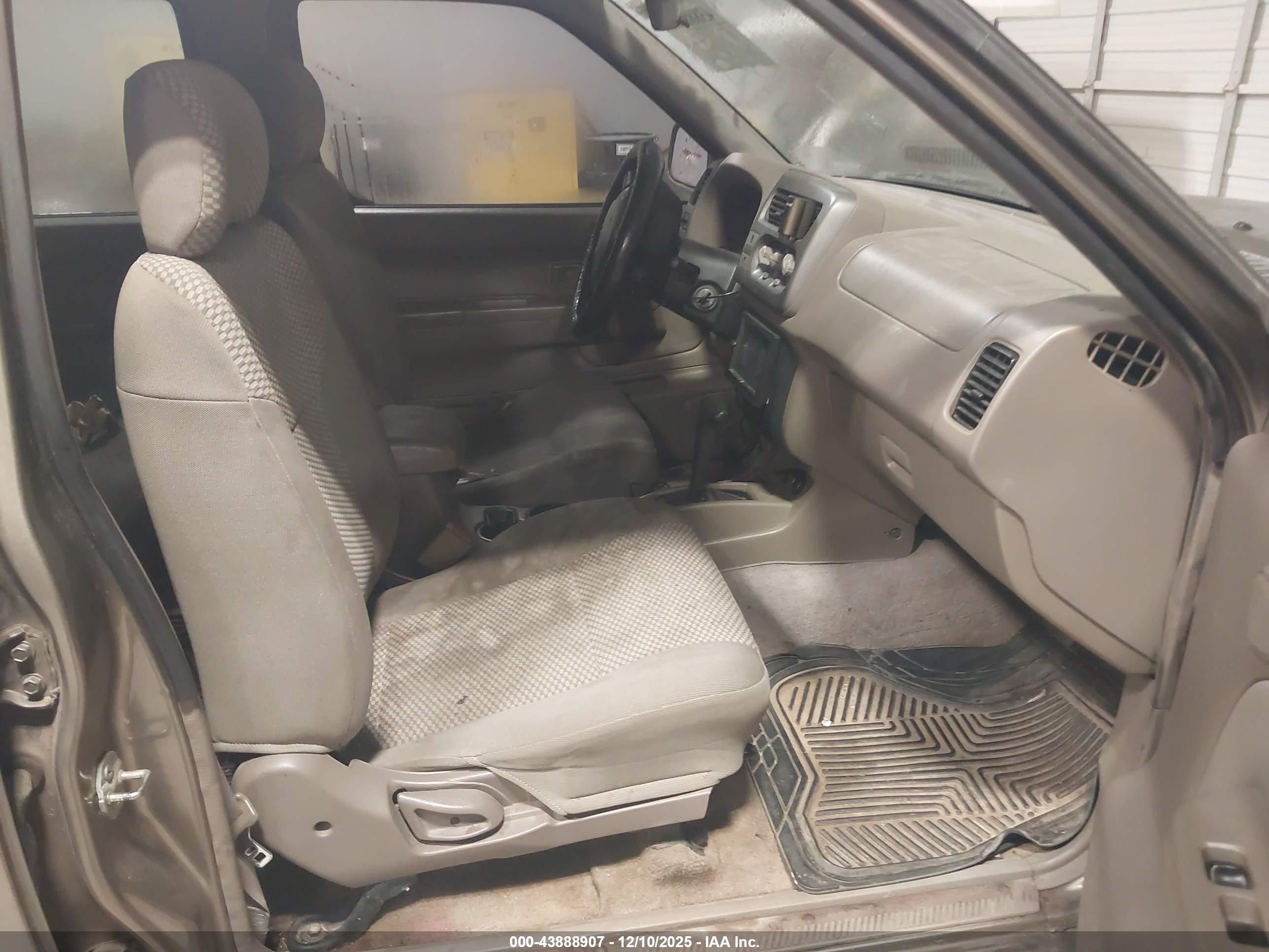 NISSAN FRONTIER image 5