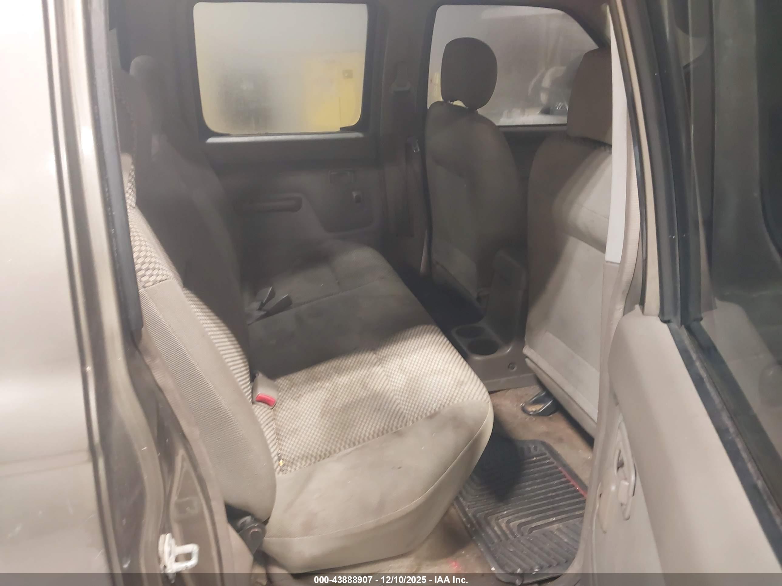 NISSAN FRONTIER image 8