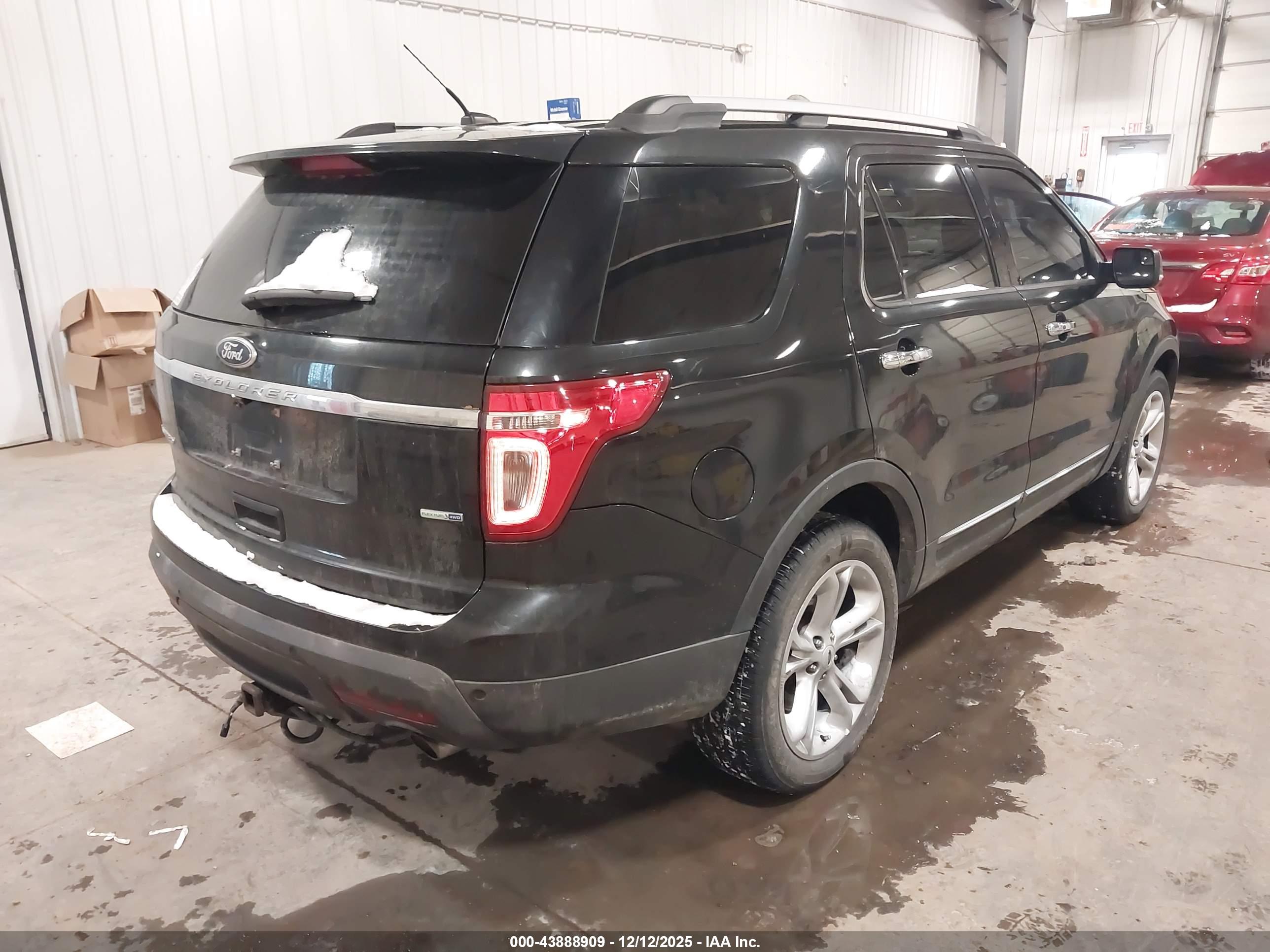 FORD EXPLORER image 4