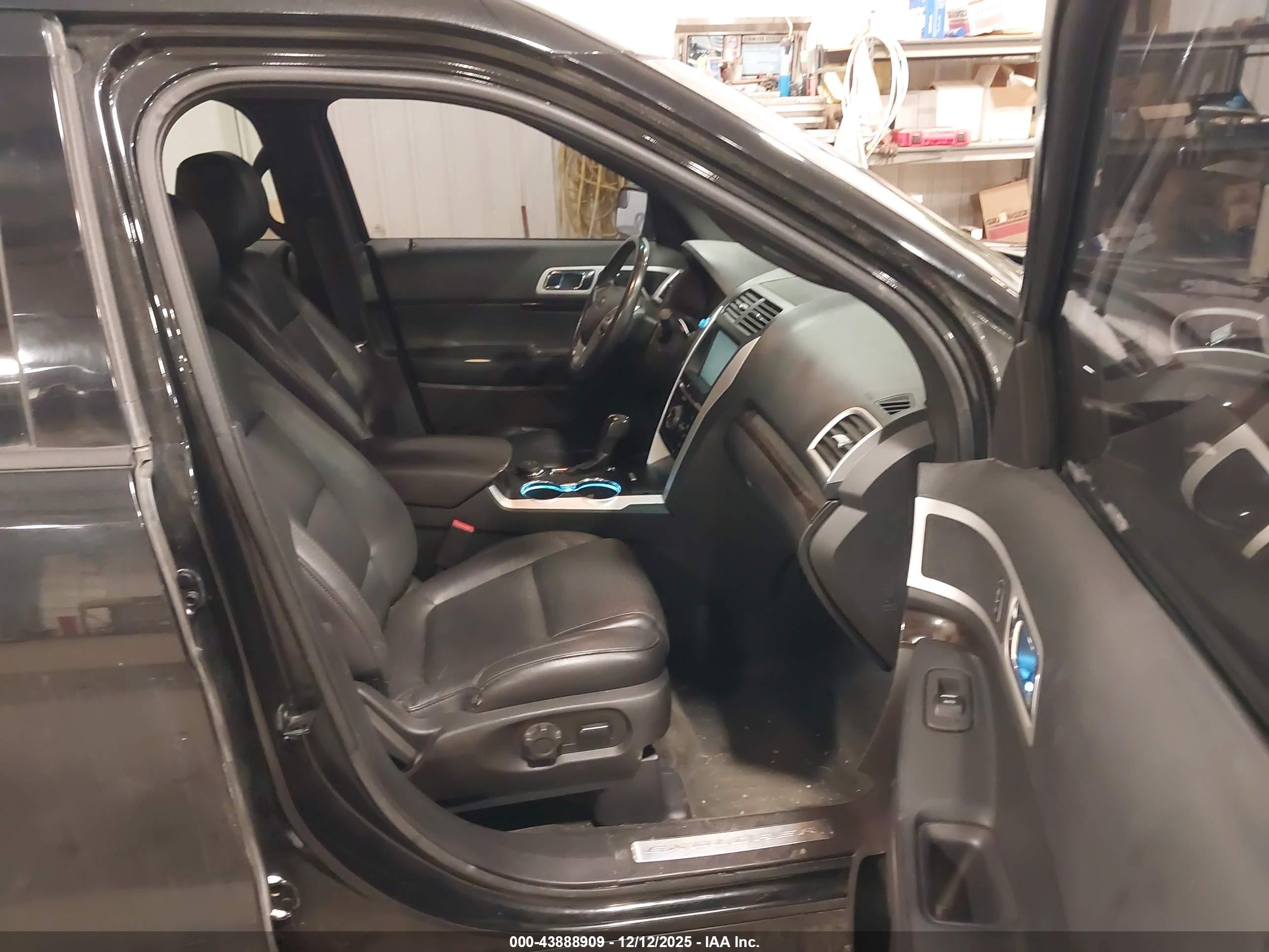 FORD EXPLORER image 5