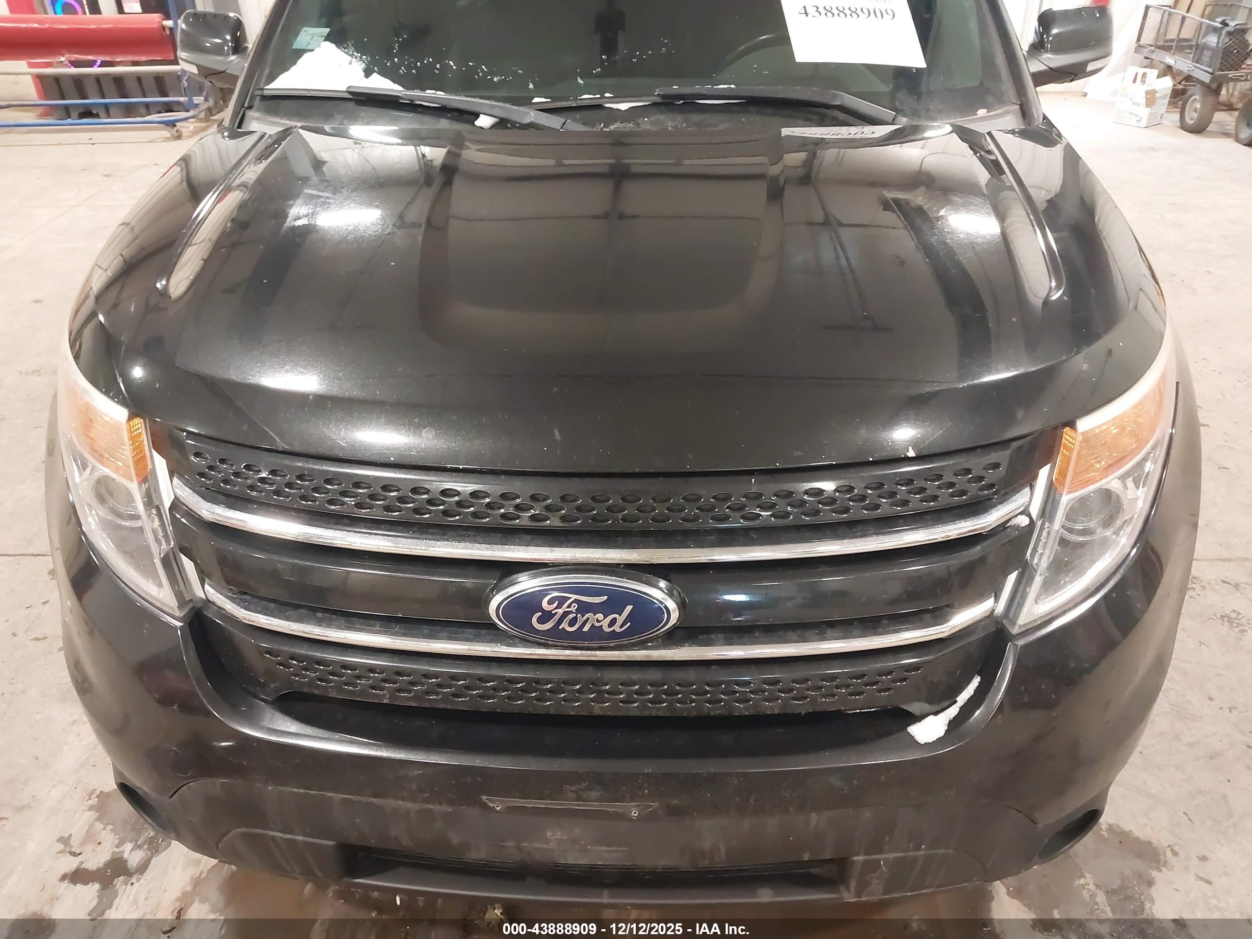 FORD EXPLORER image 6
