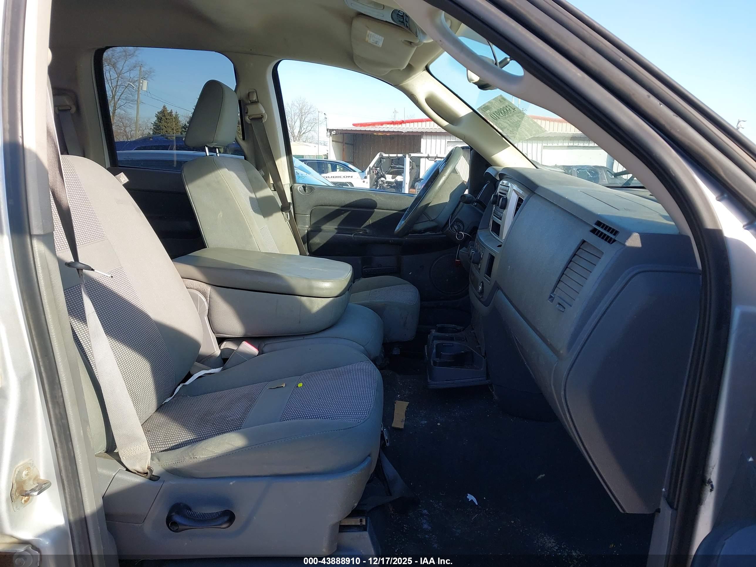 DODGE RAM image 5
