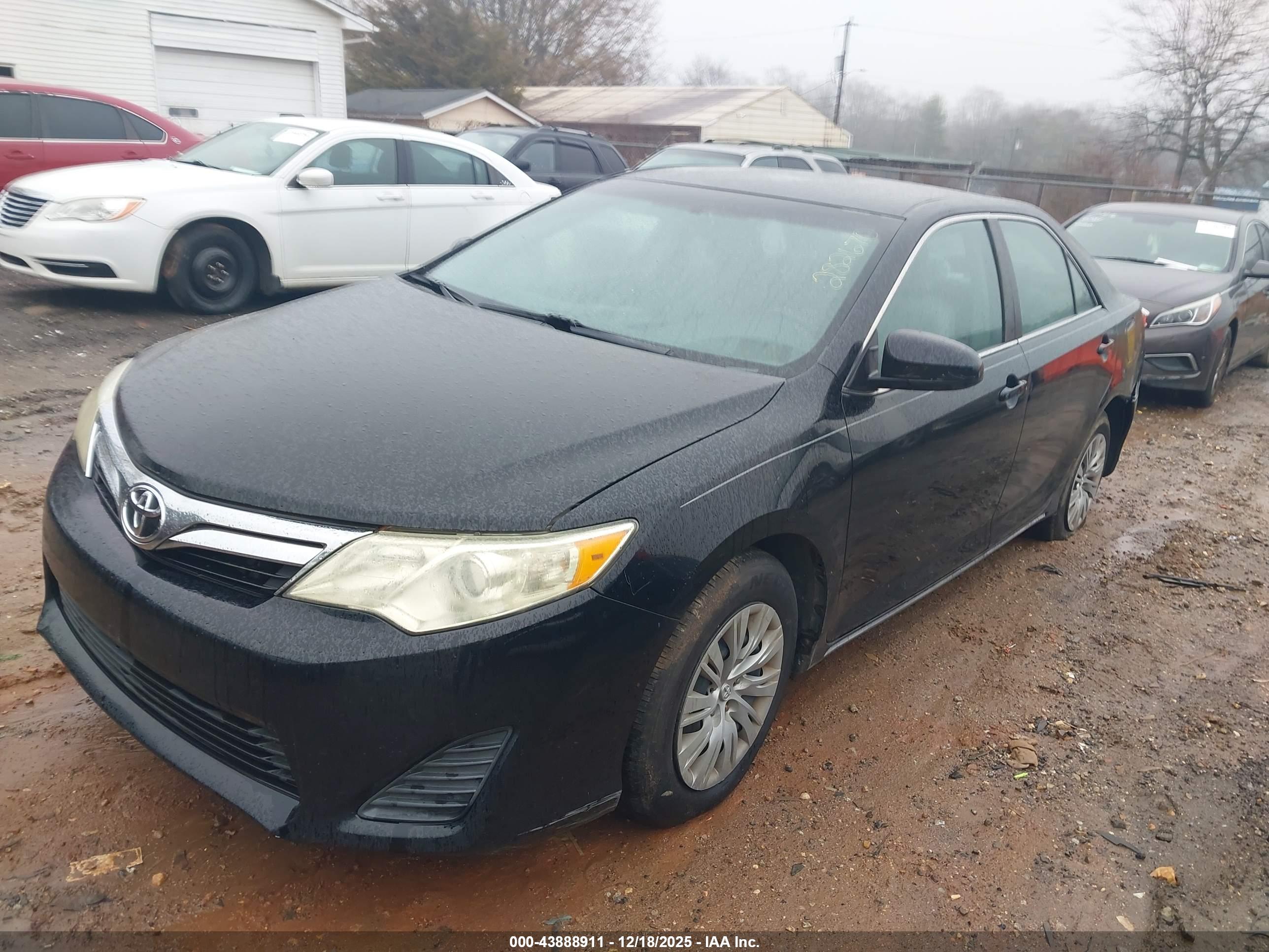 TOYOTA CAMRY image 2