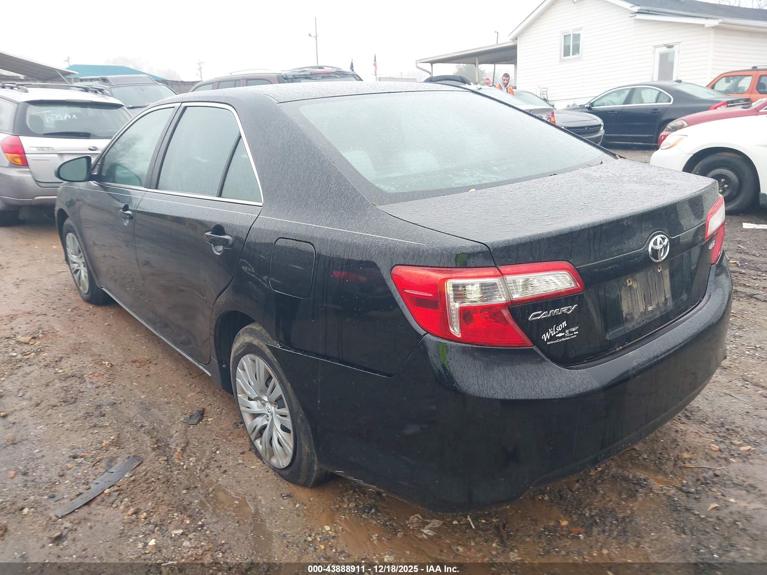 TOYOTA CAMRY image 3