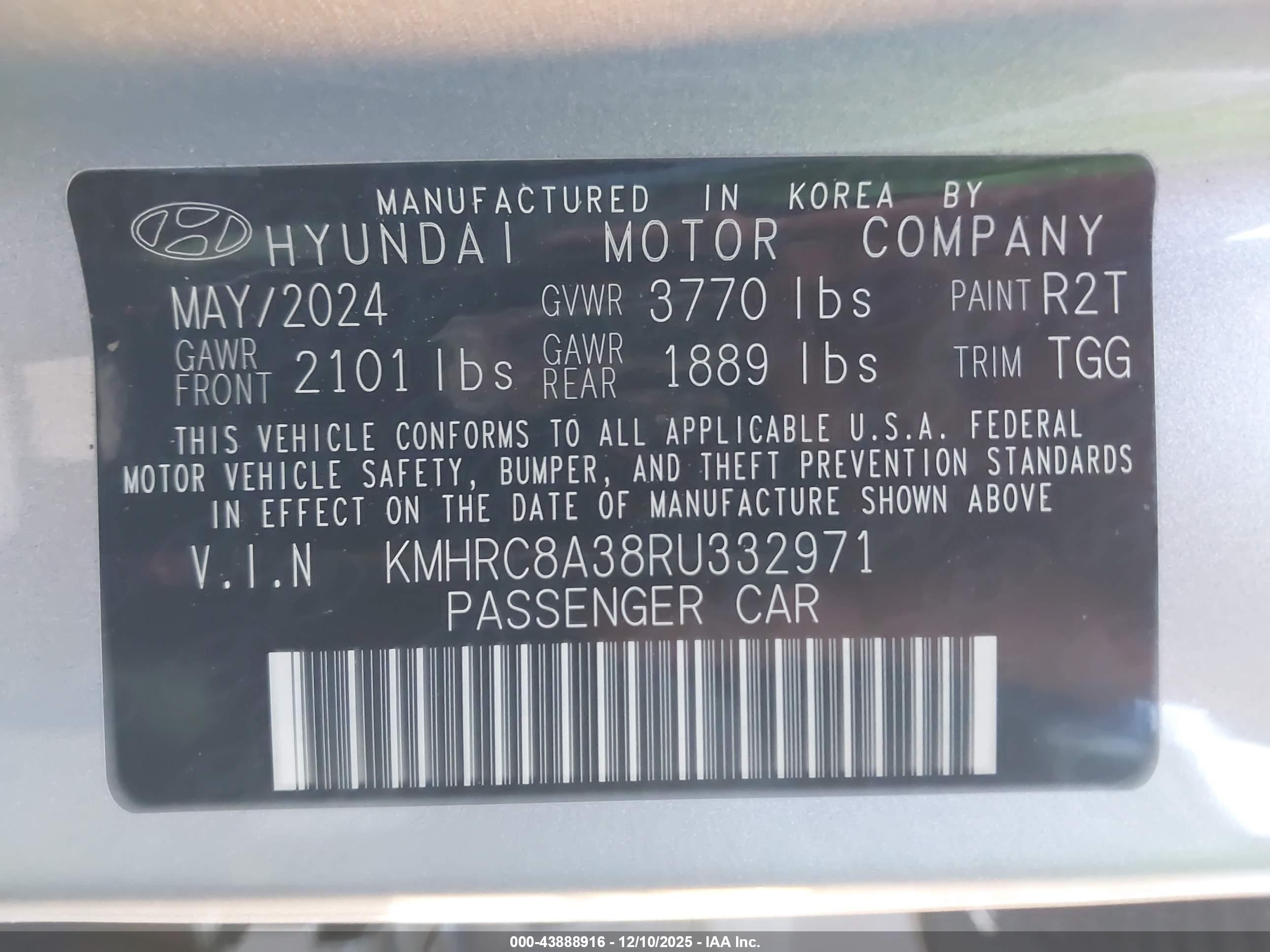 HYUNDAI VENUE image 9