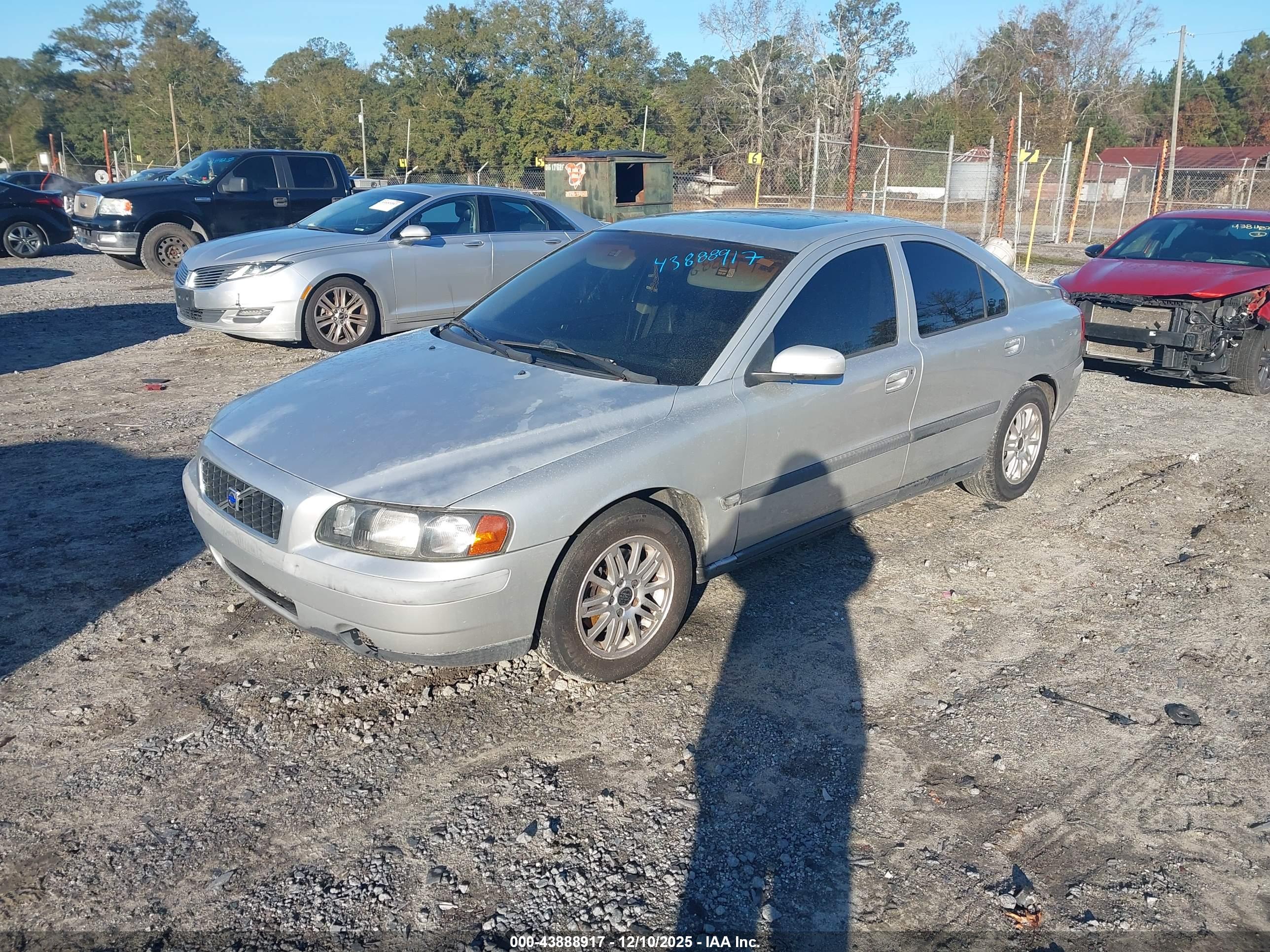 VOLVO S60 image 2