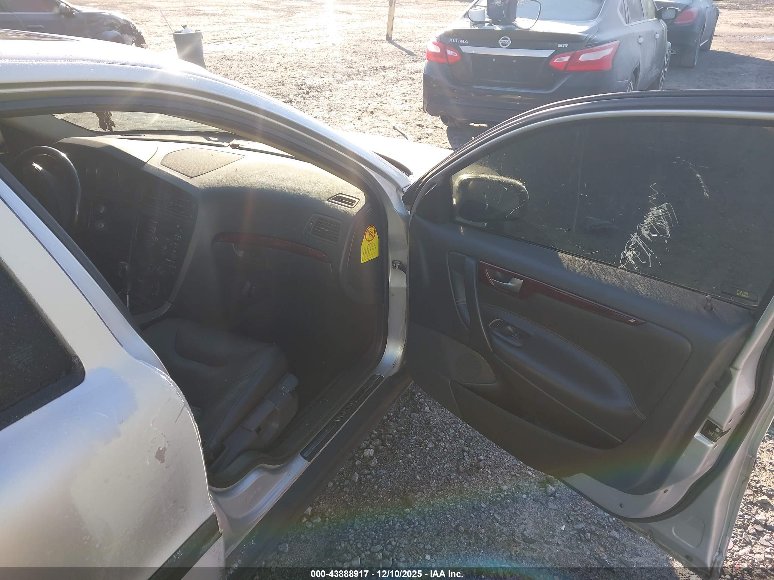 VOLVO S60 image 5