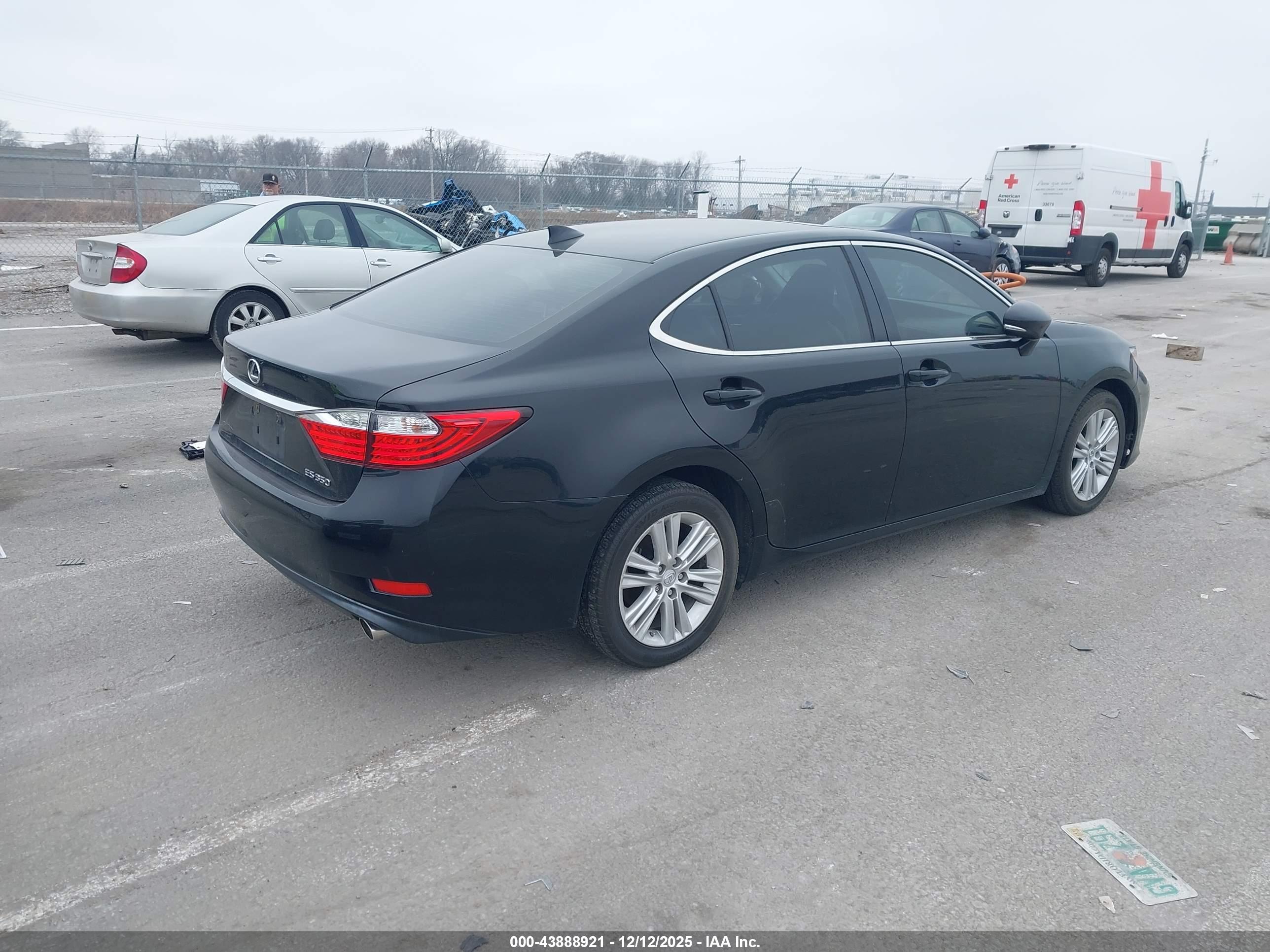LEXUS ES image 4