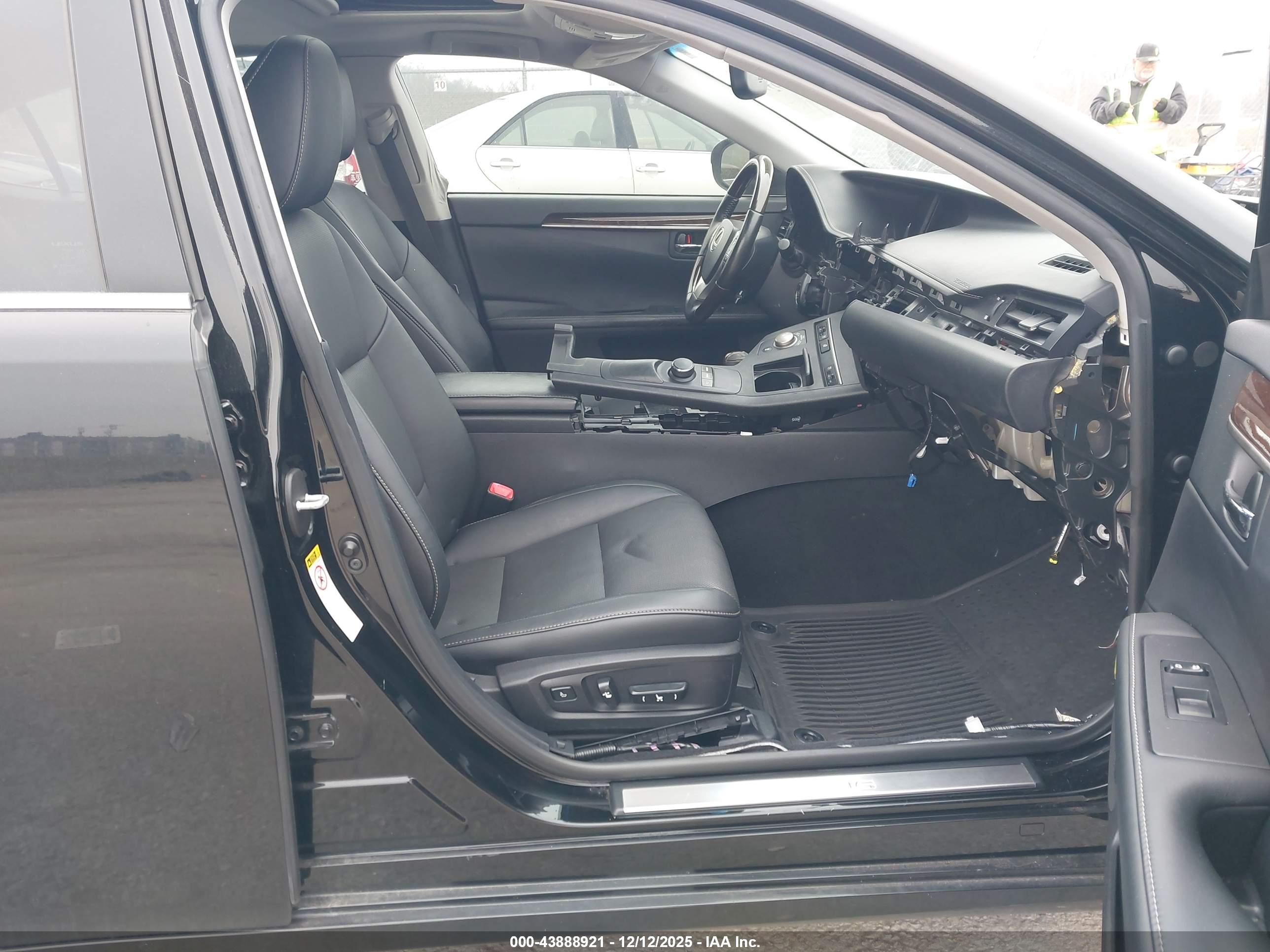 LEXUS ES image 5