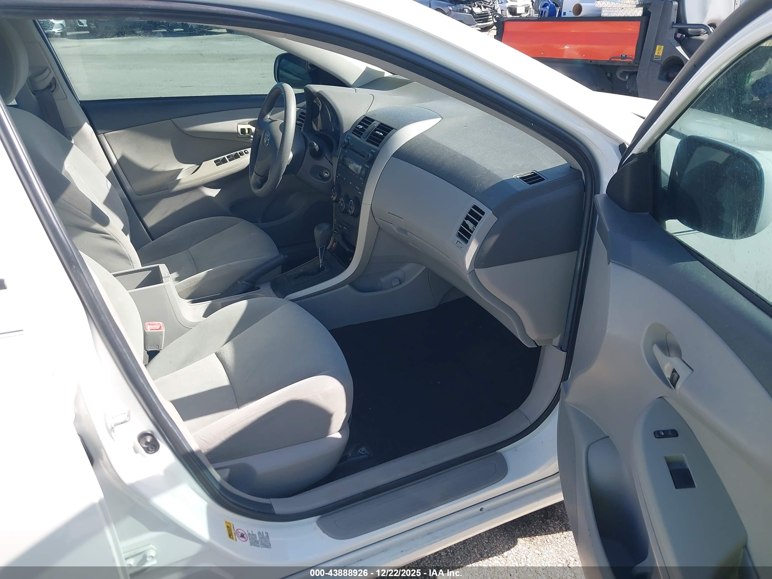 TOYOTA COROLLA image 5