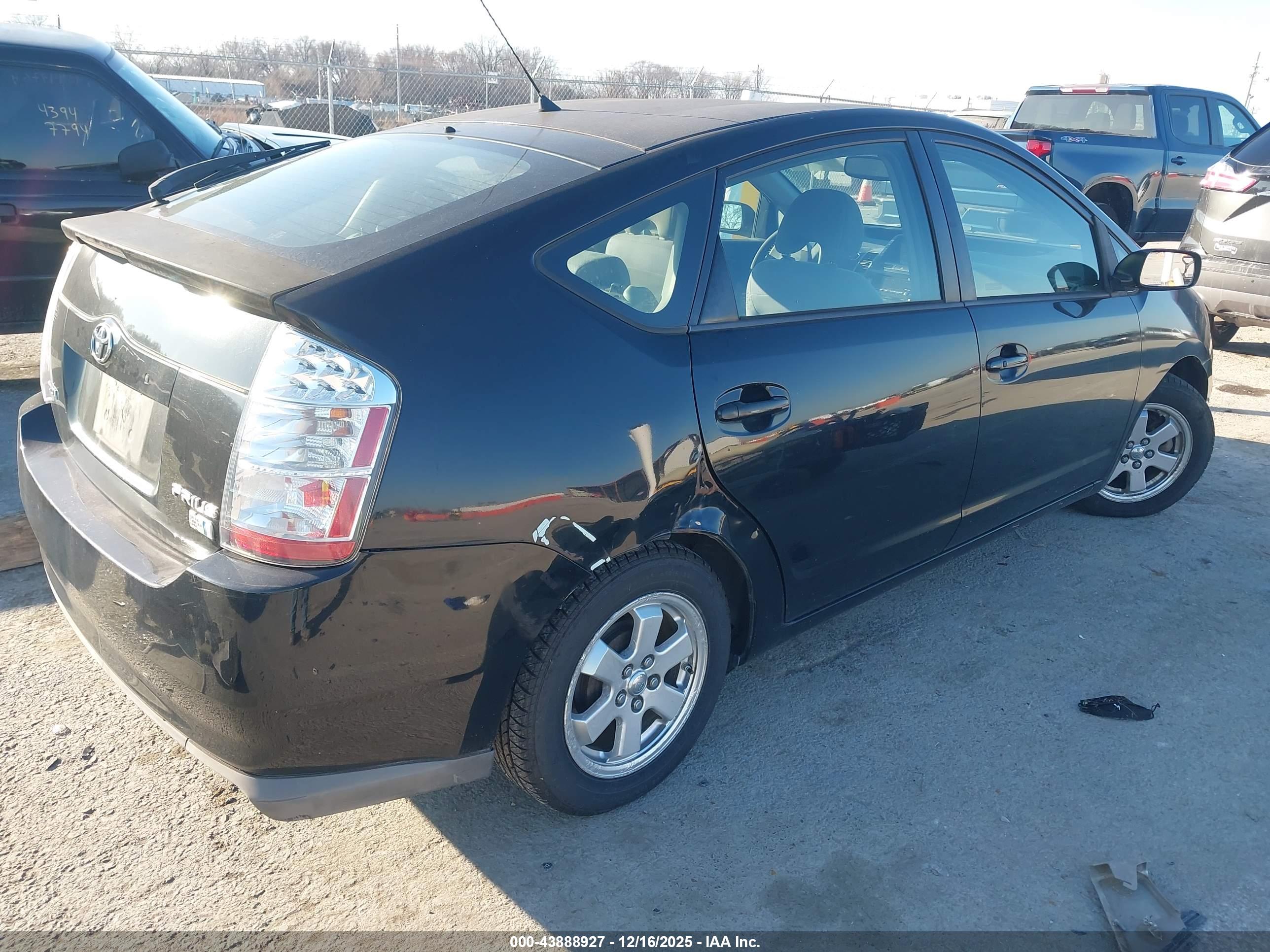 TOYOTA PRIUS image 4