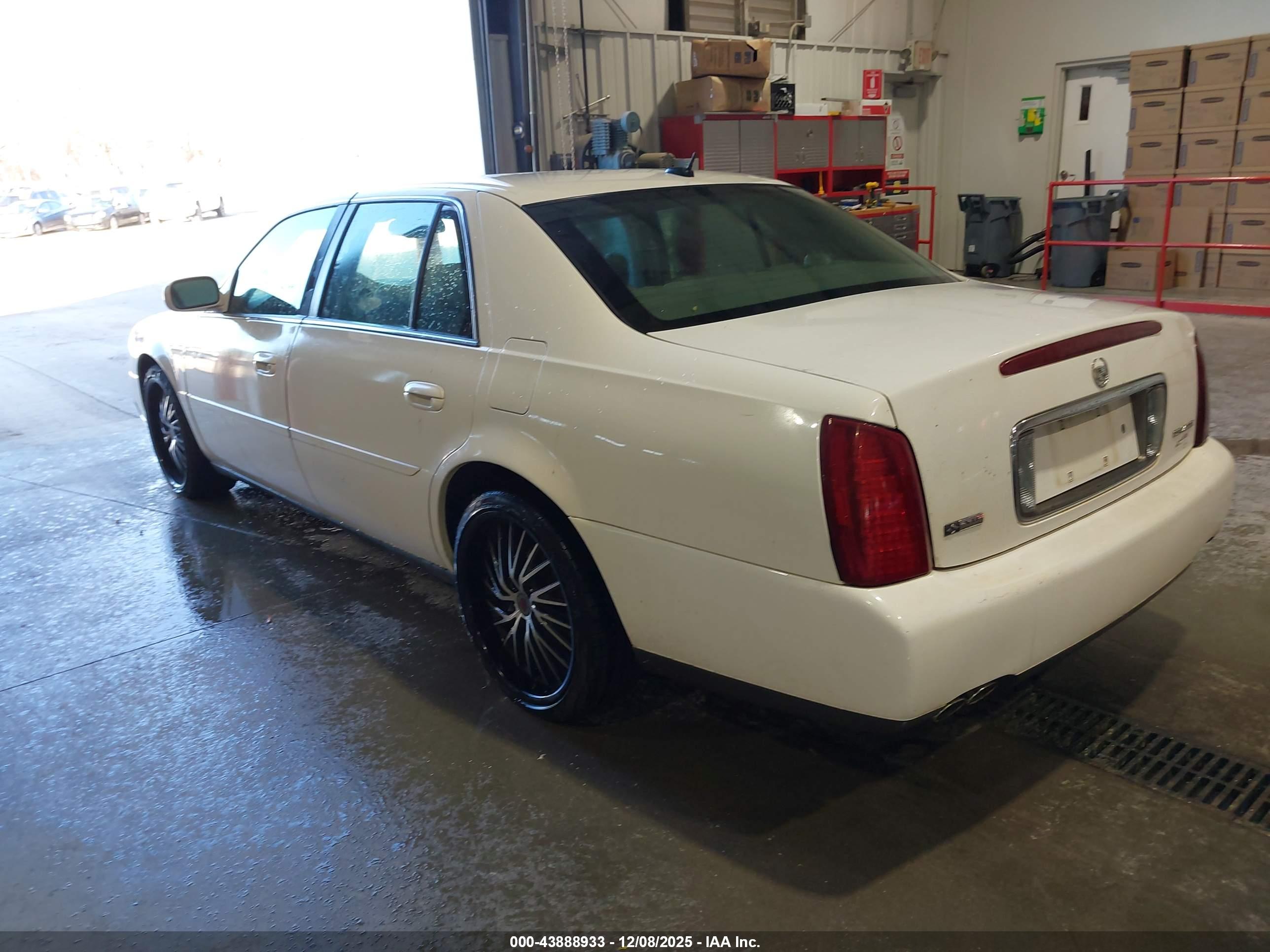 CADILLAC DEVILLE image 3