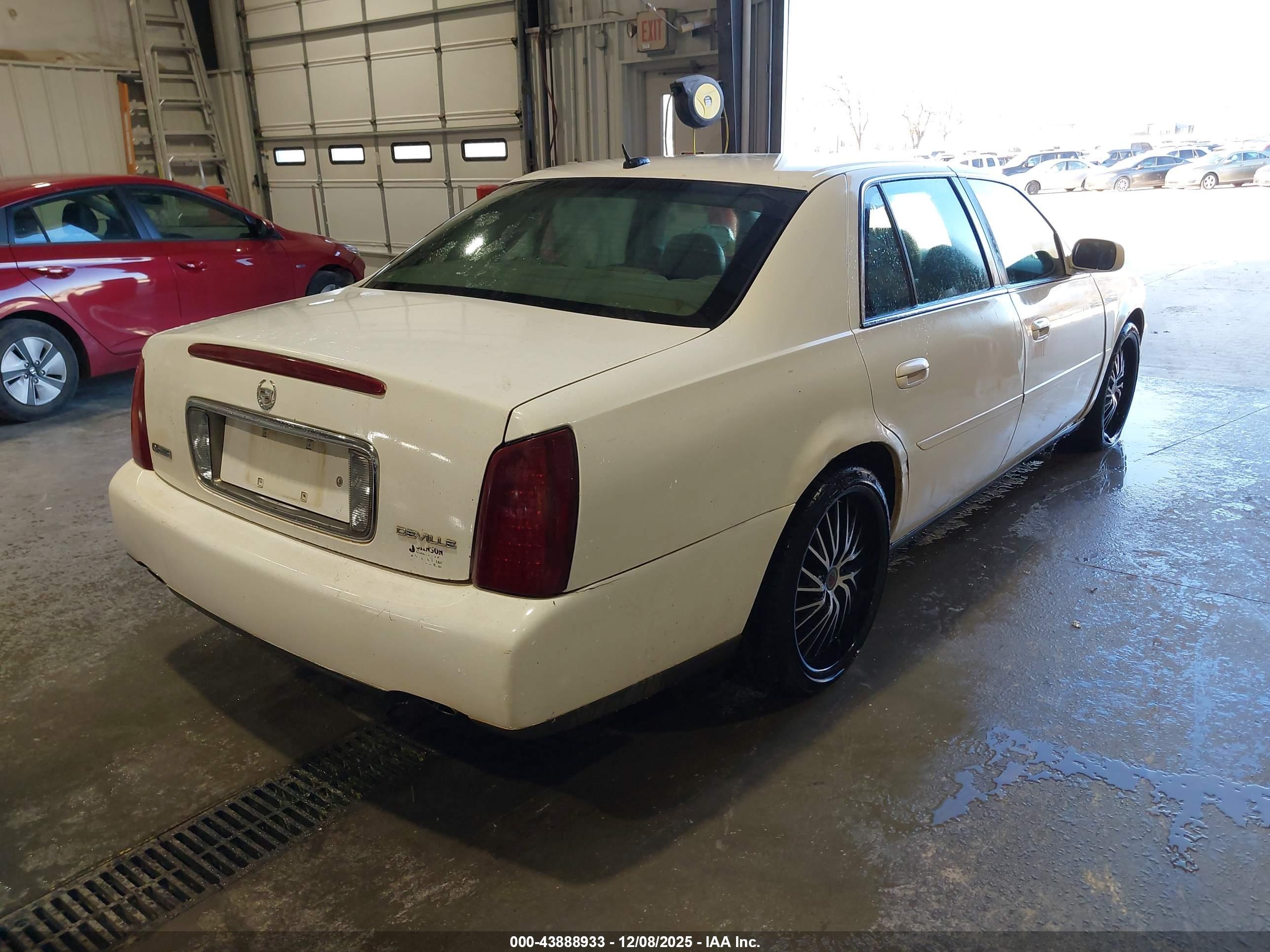 CADILLAC DEVILLE image 4