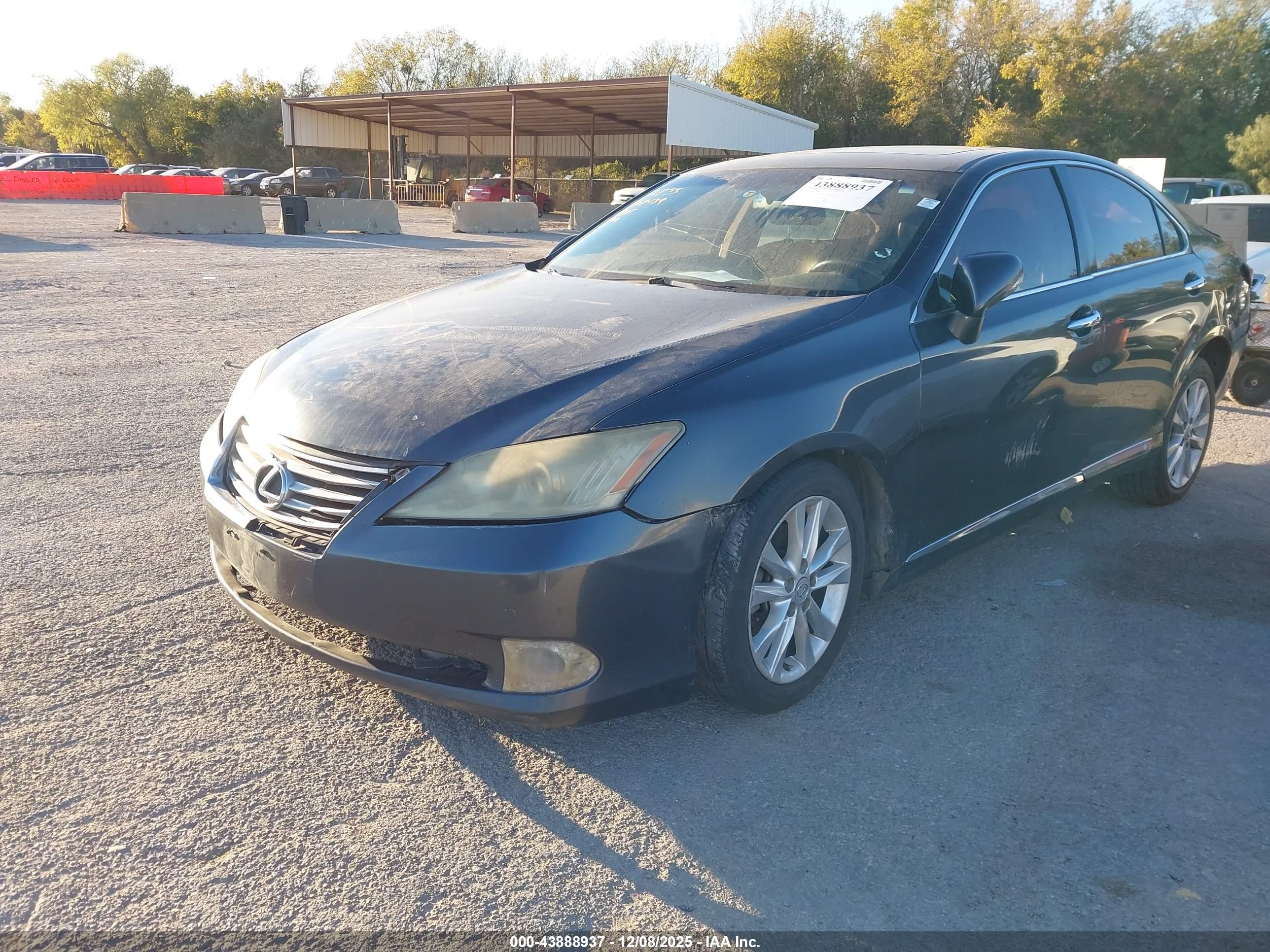 LEXUS ES image 2