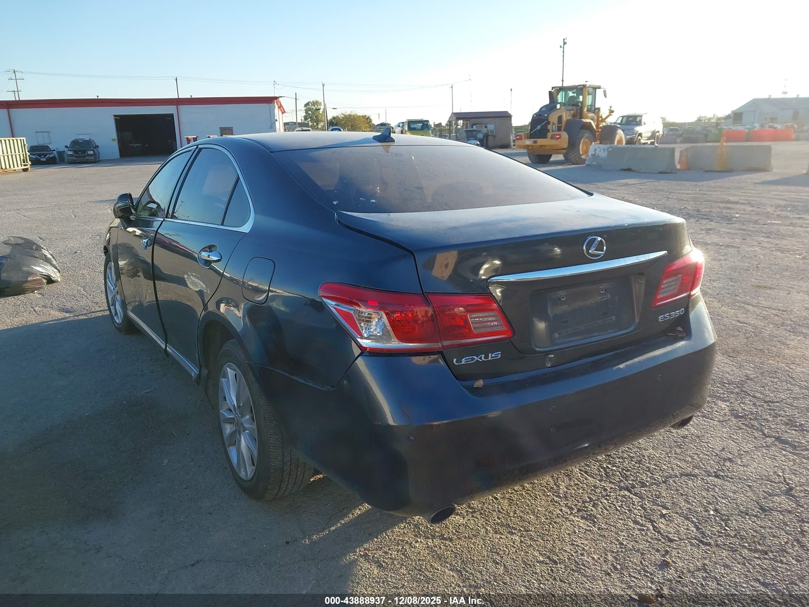 LEXUS ES image 3