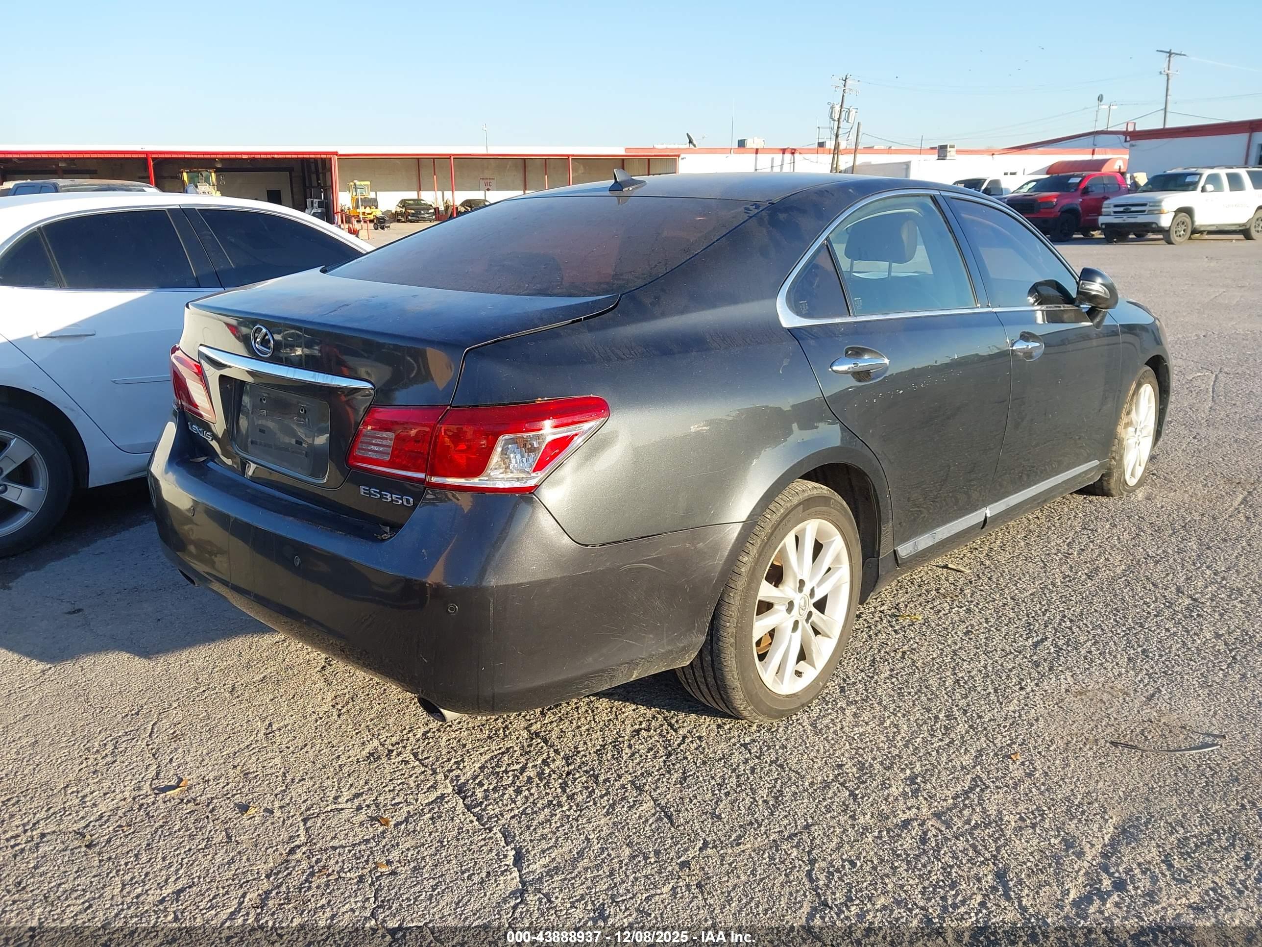 LEXUS ES image 4