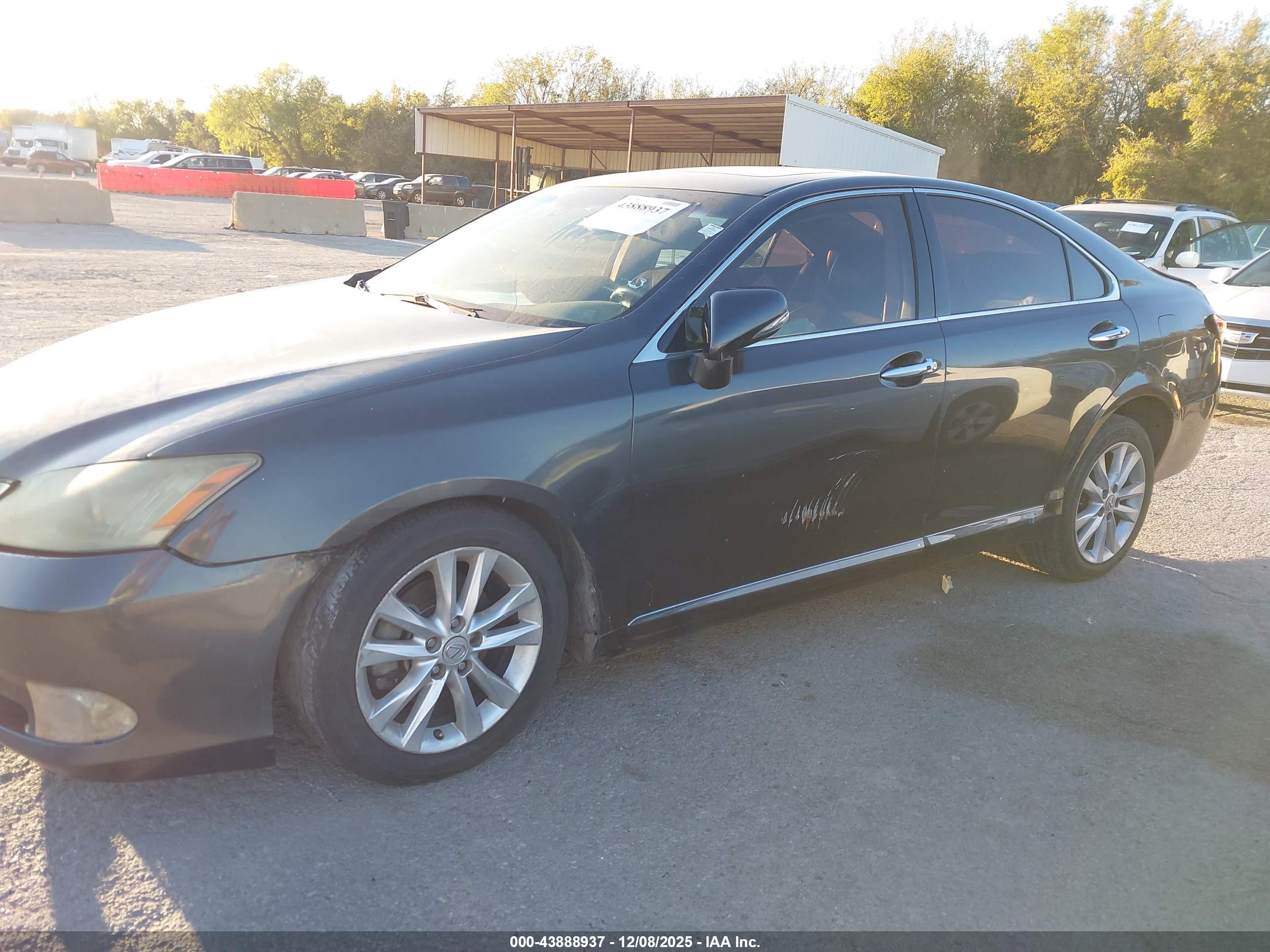 LEXUS ES image 6