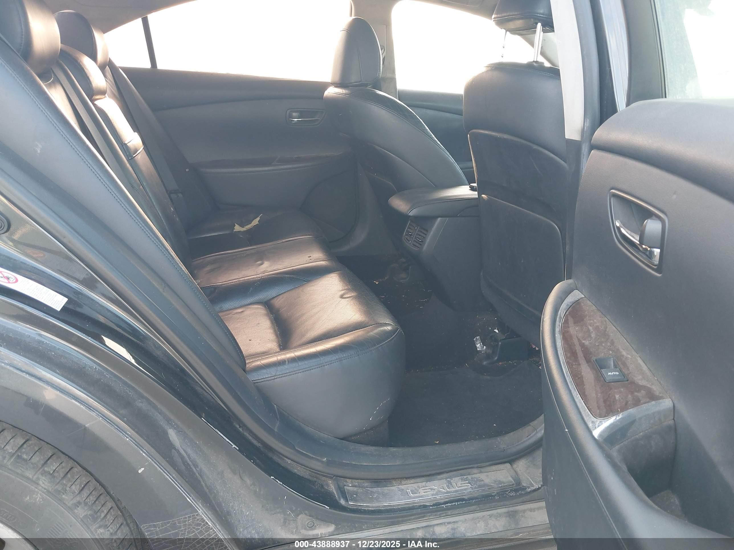LEXUS ES image 8