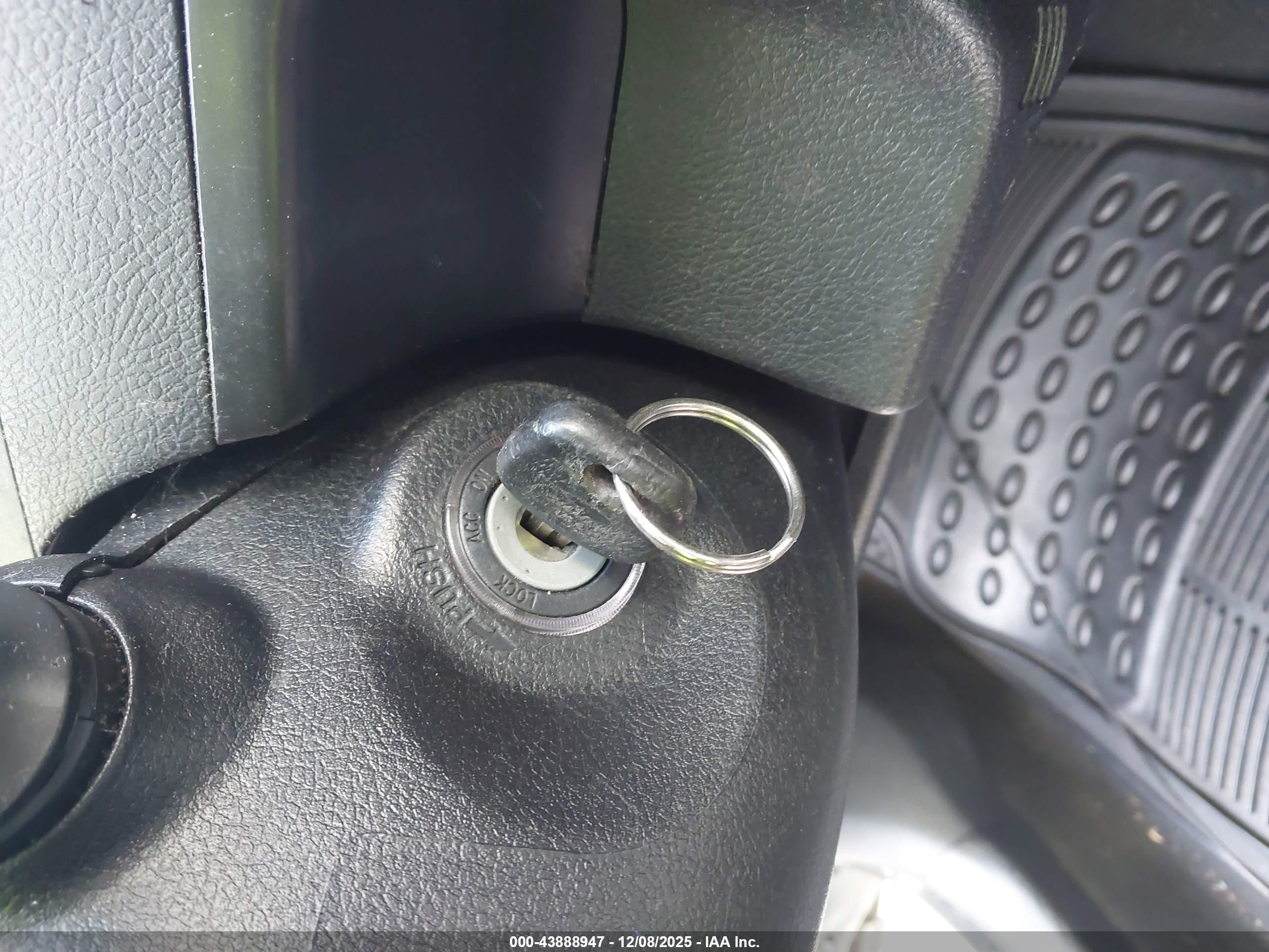 TOYOTA CAMRY image 11