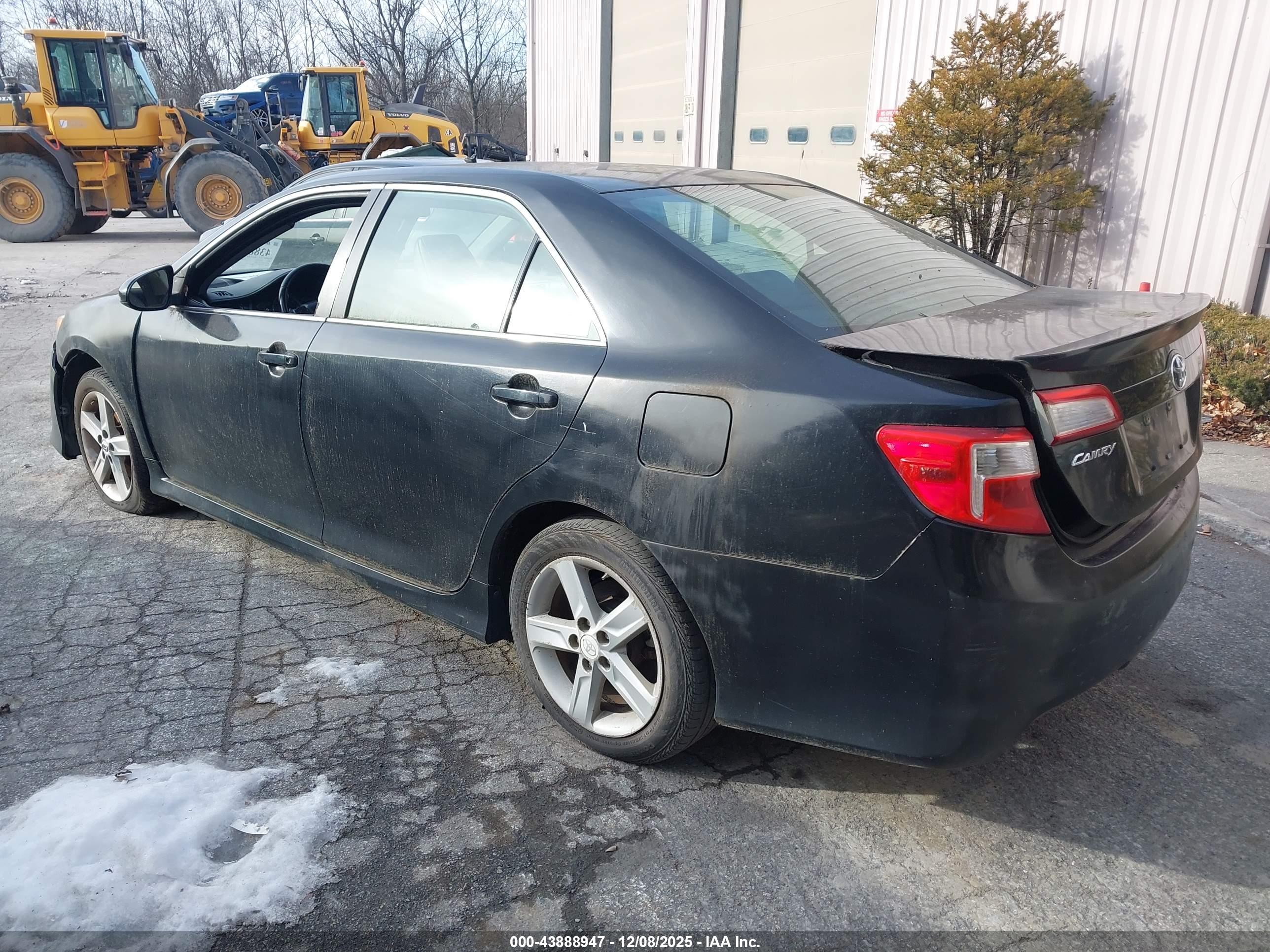 TOYOTA CAMRY image 3