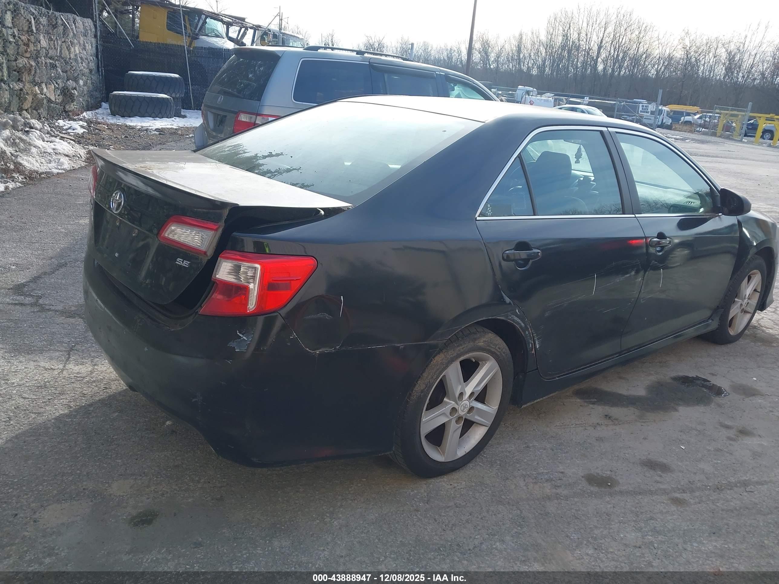 TOYOTA CAMRY image 4