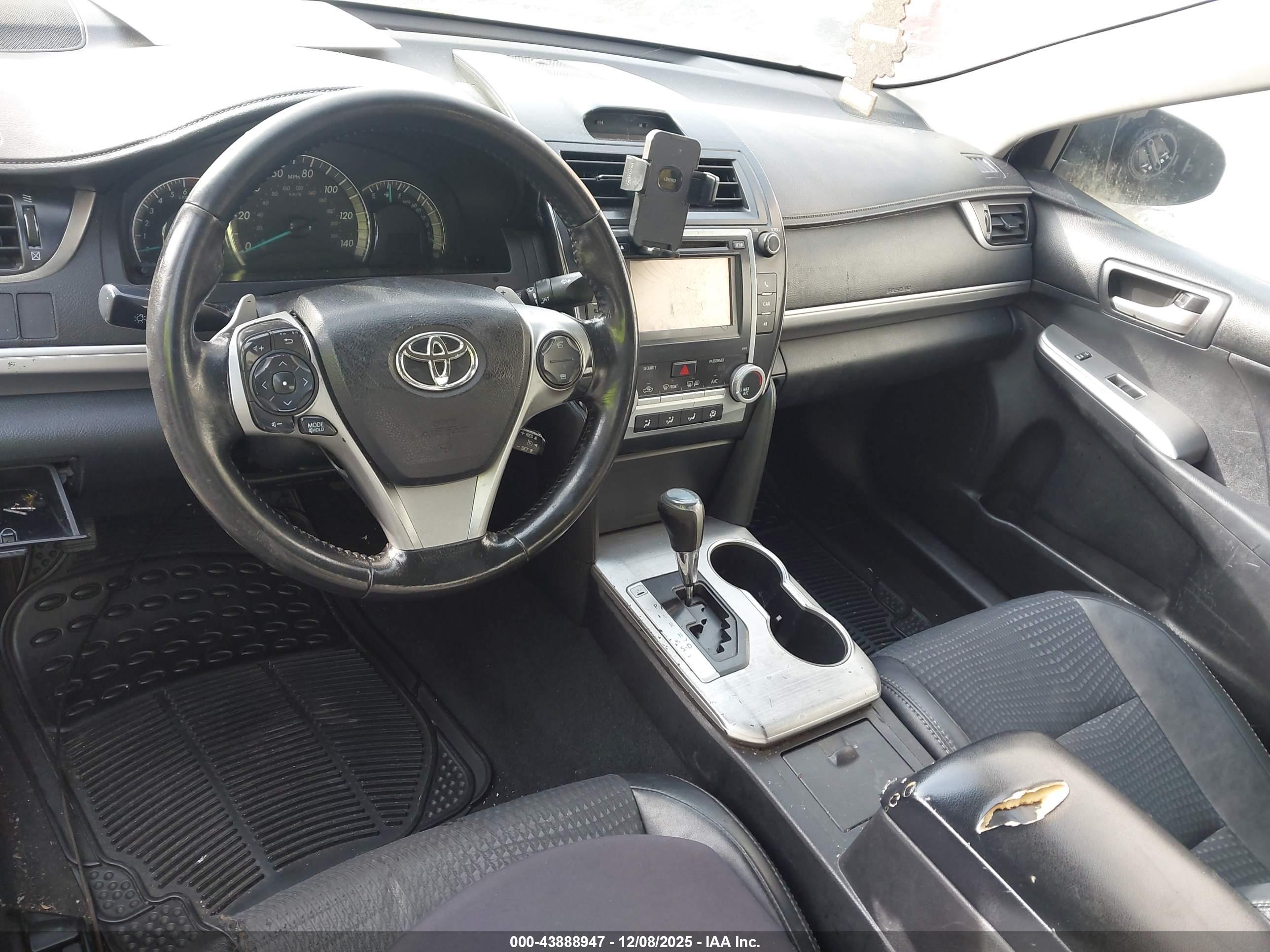 TOYOTA CAMRY image 5