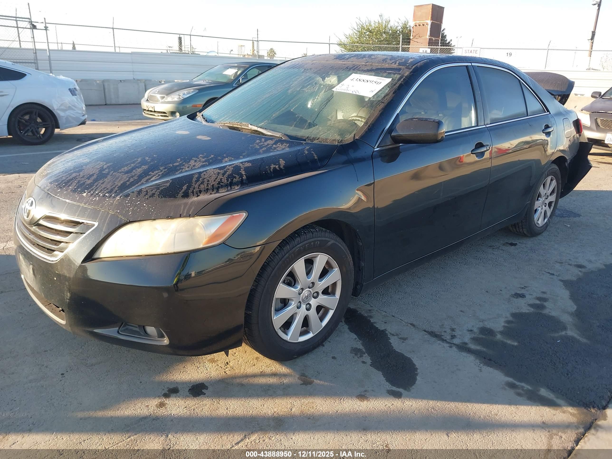 TOYOTA CAMRY image 2
