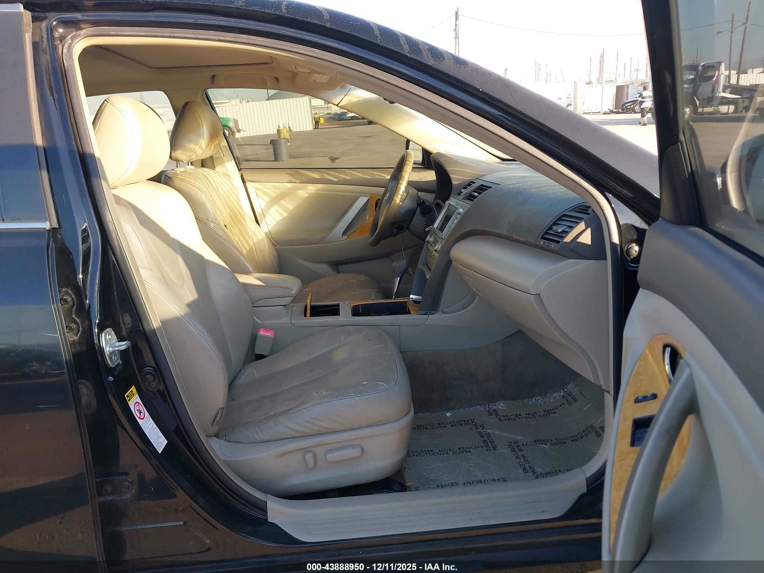 TOYOTA CAMRY image 5