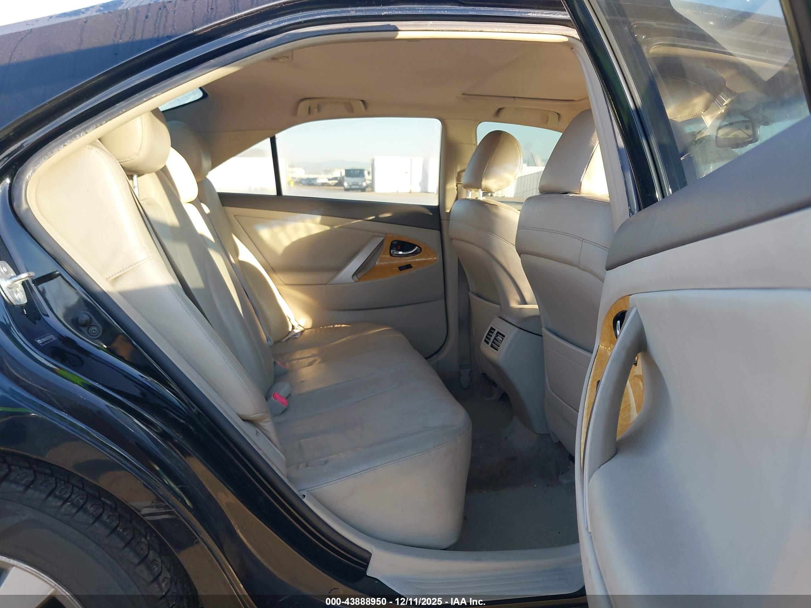 TOYOTA CAMRY image 8