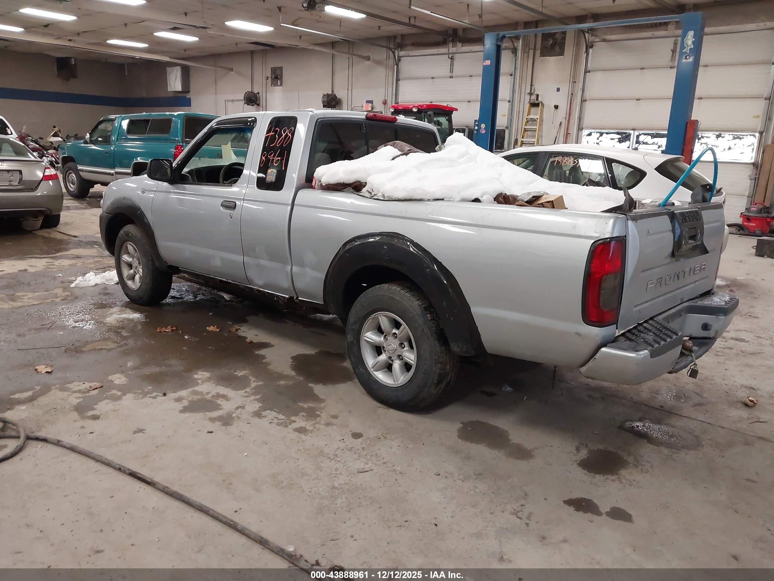 NISSAN FRONTIER image 3