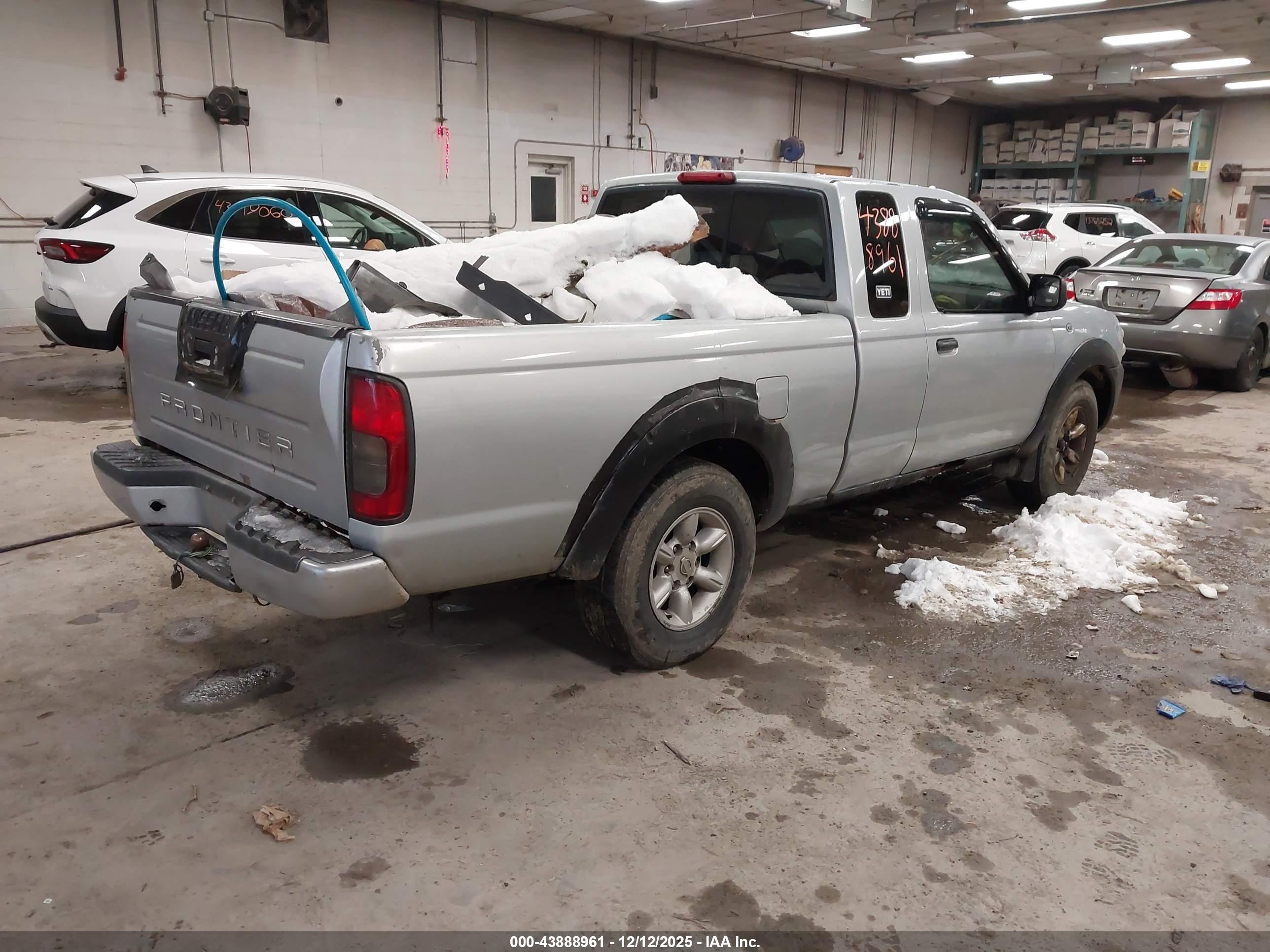 NISSAN FRONTIER image 4