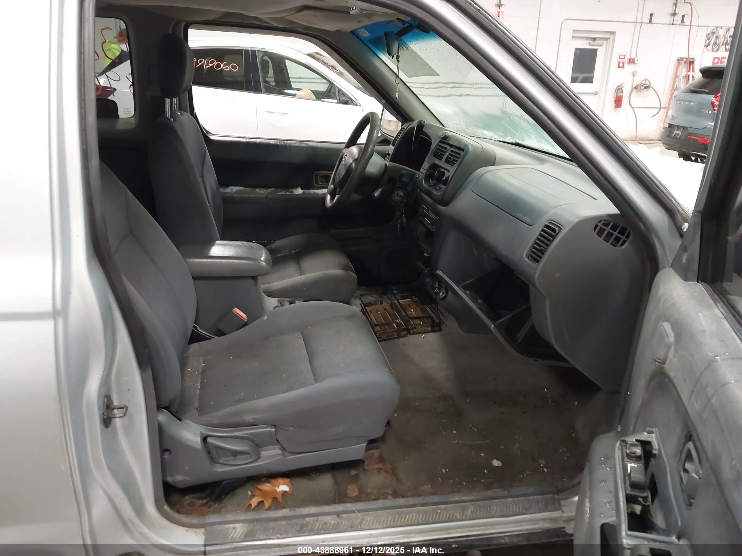 NISSAN FRONTIER image 5