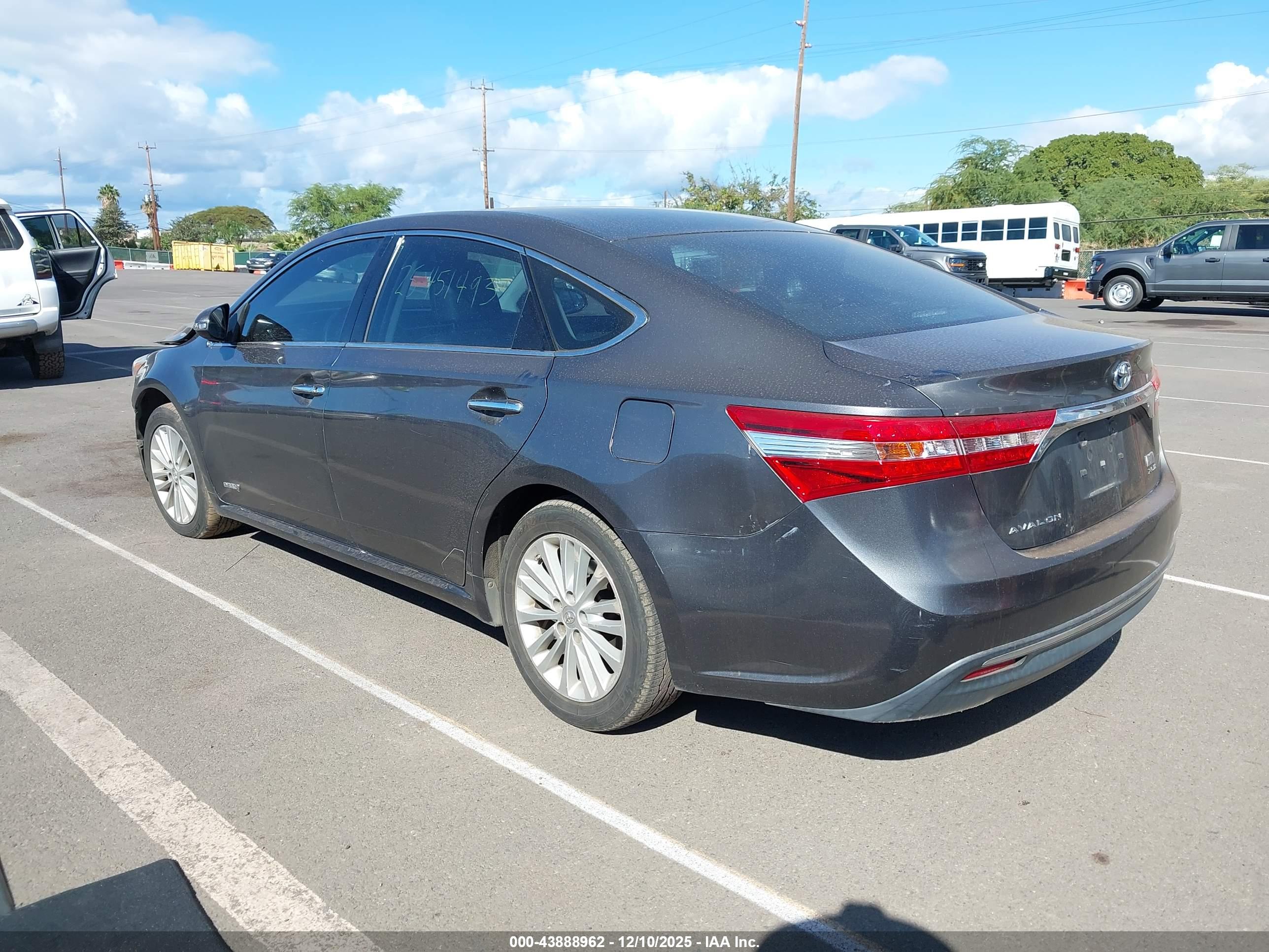 TOYOTA AVALON image 3