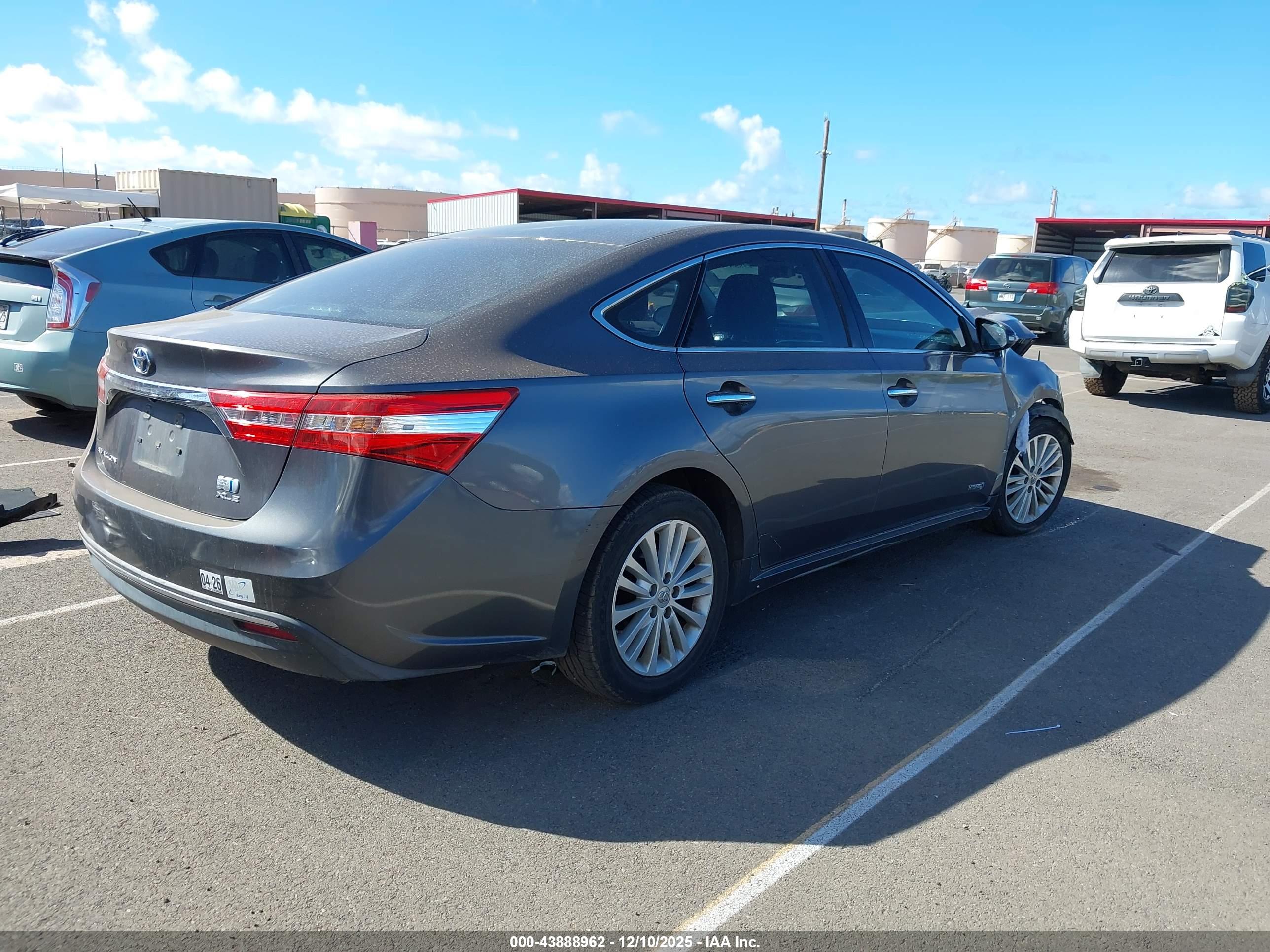 TOYOTA AVALON image 4