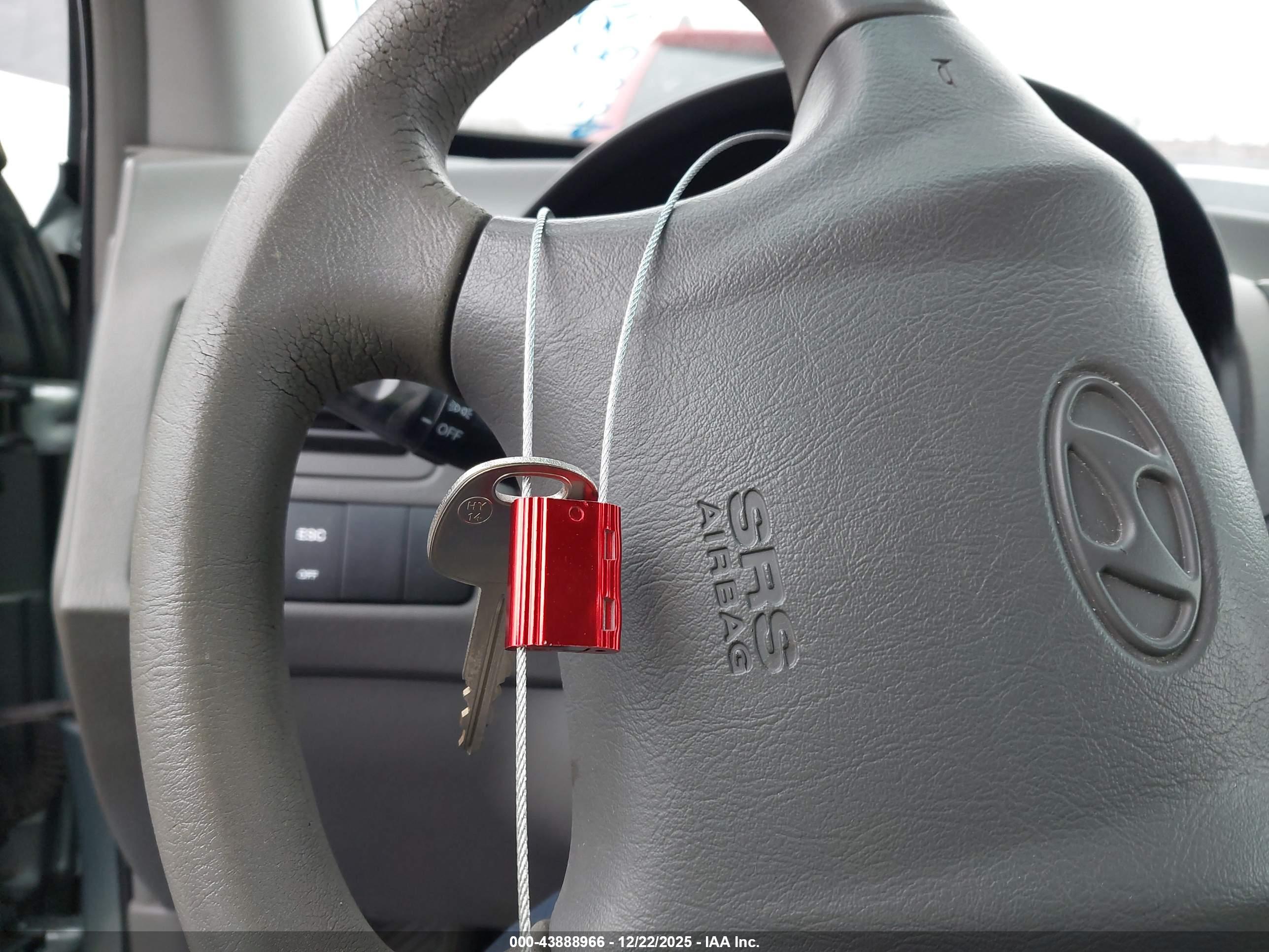 HYUNDAI TUCSON image 11